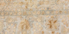 Traditionell inspirierter arabesker Seidenteppich in Beige „Goldleaf“ von Doris Leslie Blau