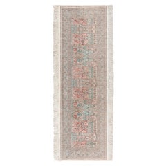 Traditionell inspirierter Bogen-Läufer aus beiger Seide „Arcade“ von Doris Leslie Blau