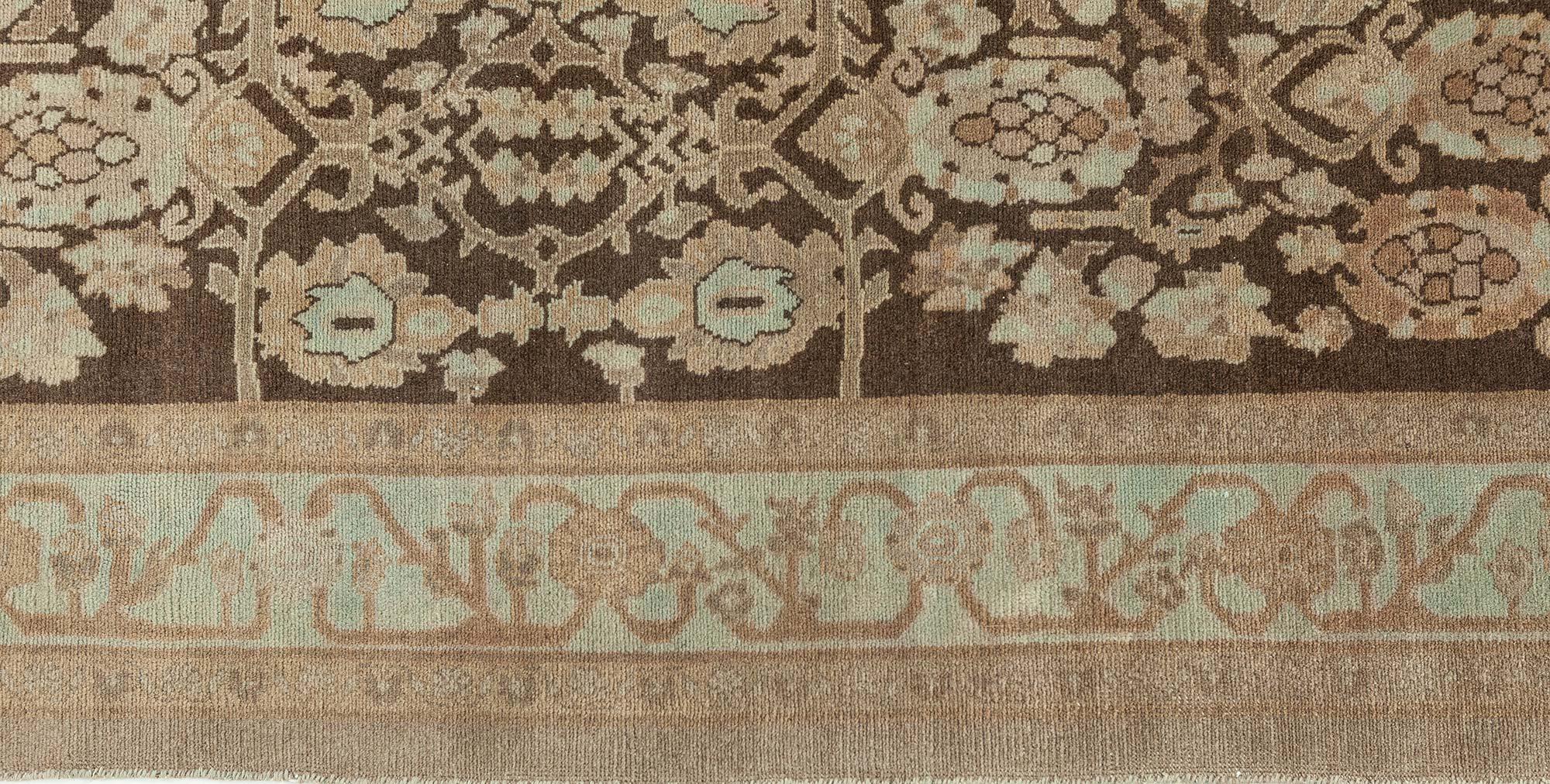 Asiatique Tapis d'inspiration traditionnelle en laine beige bleu Brown par Doris Leslie Blau en vente
