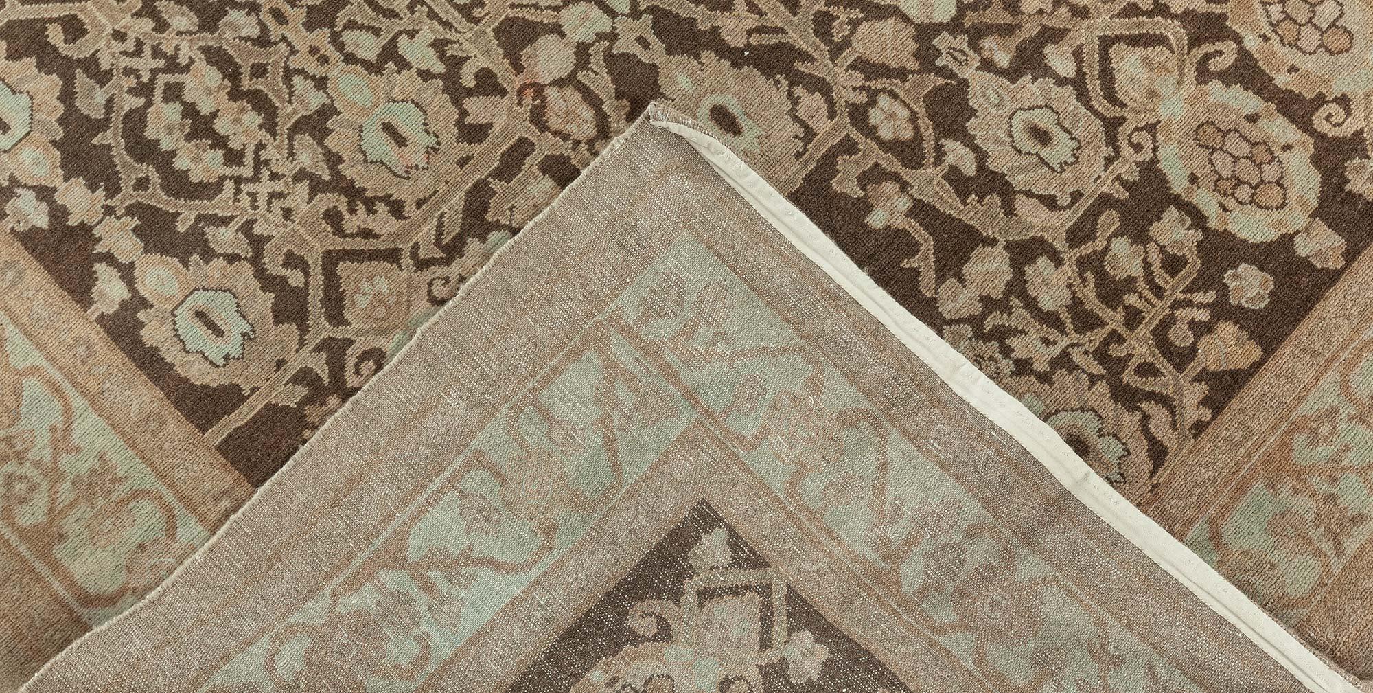 XXIe siècle et contemporain Tapis d'inspiration traditionnelle en laine beige bleu Brown par Doris Leslie Blau en vente