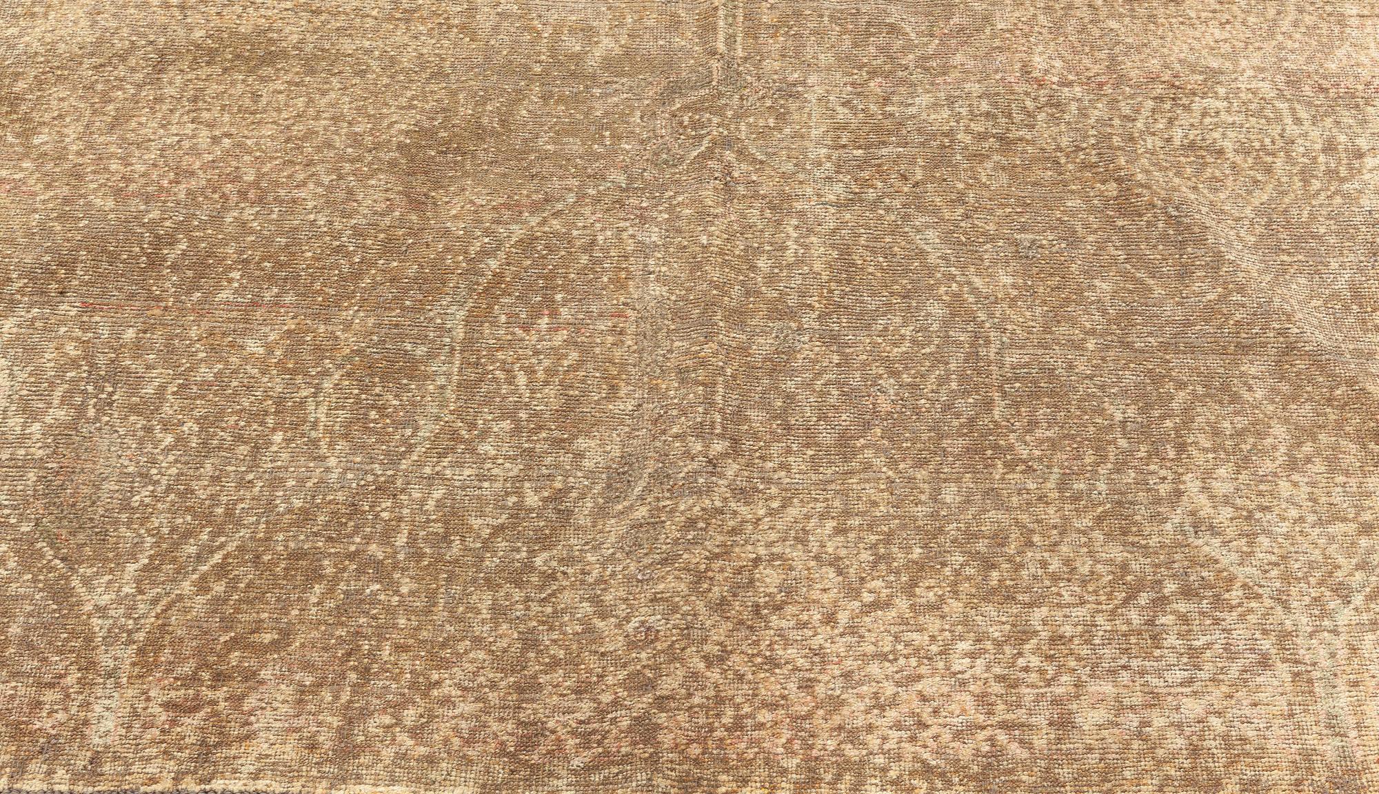 Alfombra anudada a mano azul rosa púrpura de inspiración tradicional de Doris Leslie Blau Indio en venta