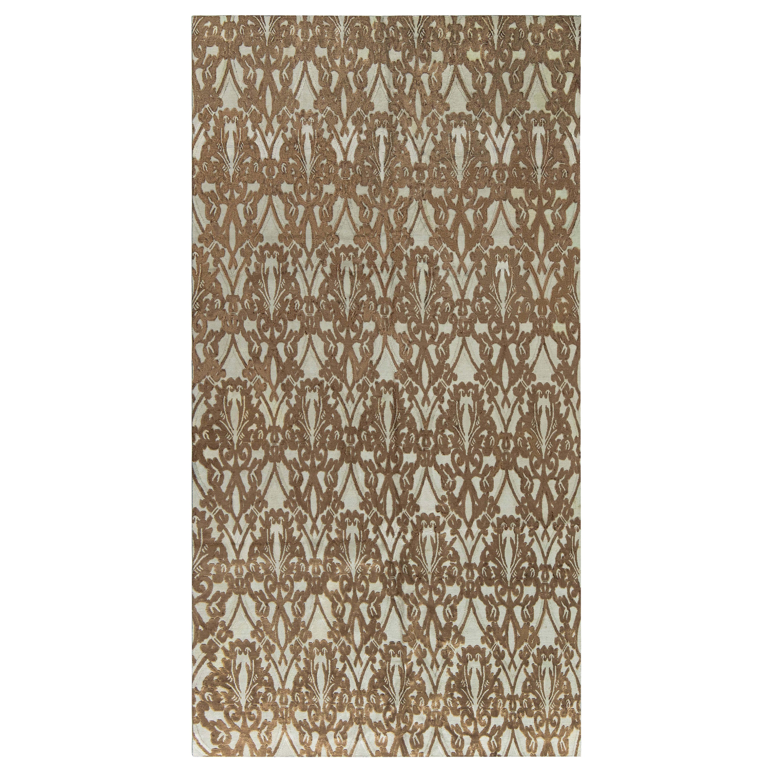 Tapis à fragments d'inspiration traditionnelle en Brown et Gray par Doris Leslie Blau en vente
