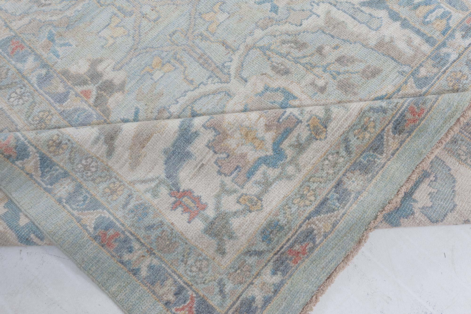 Traditioneller, inspirierter Teppich von Doris Leslie Blau (Indisch) im Angebot