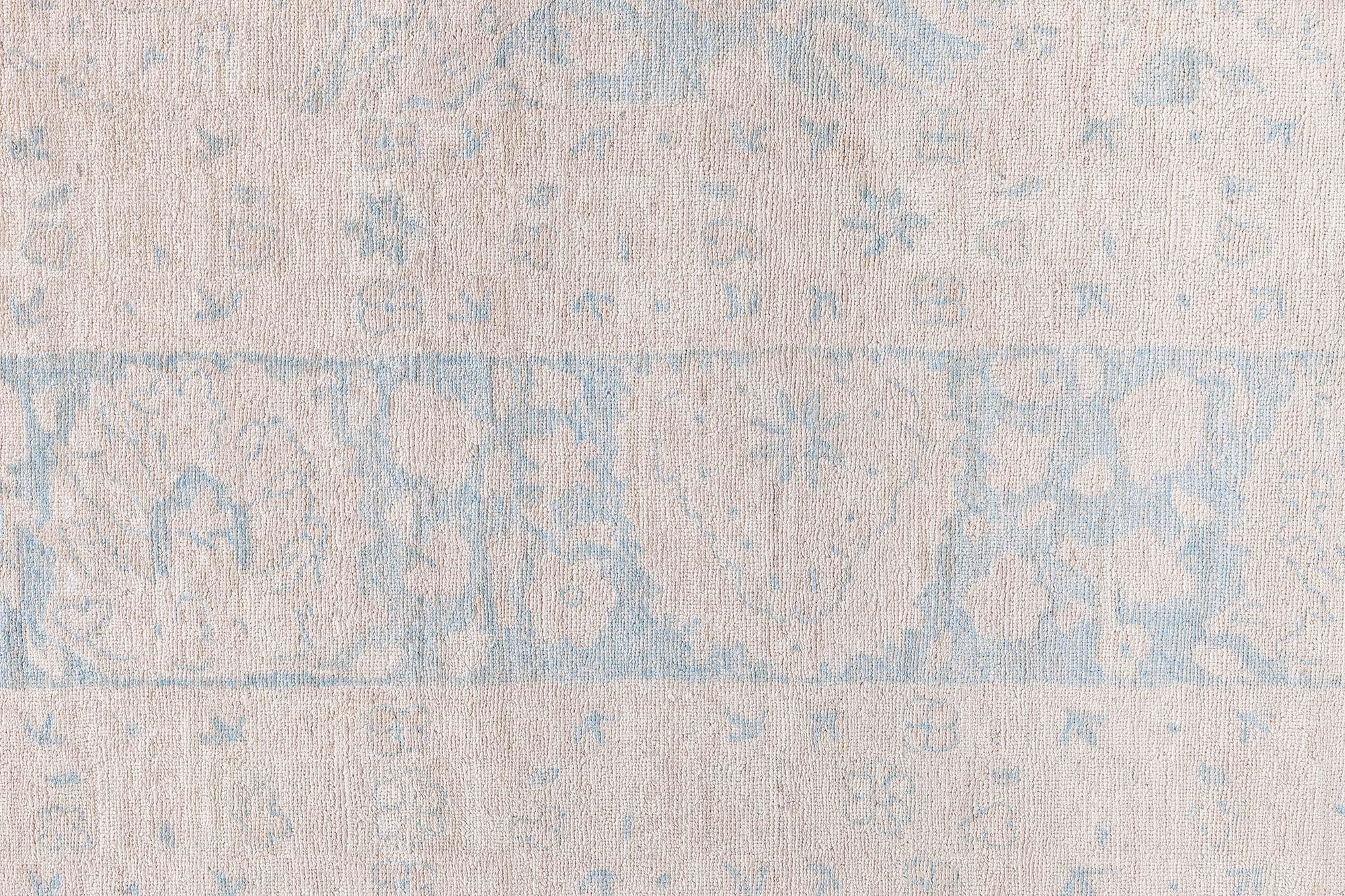 Traditional Inspired Rug by Doris Leslie Blau In New Condition For Sale In New York, NY