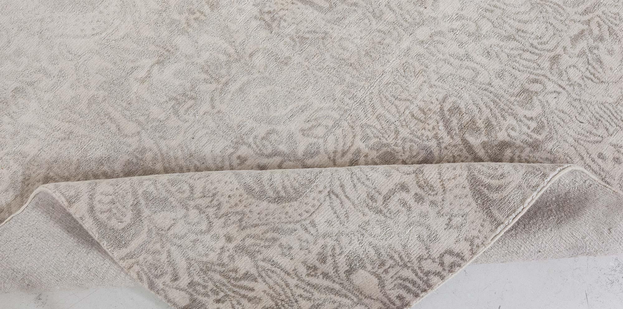 Traditional Inspired Rug by Doris Leslie Blau In New Condition For Sale In New York, NY