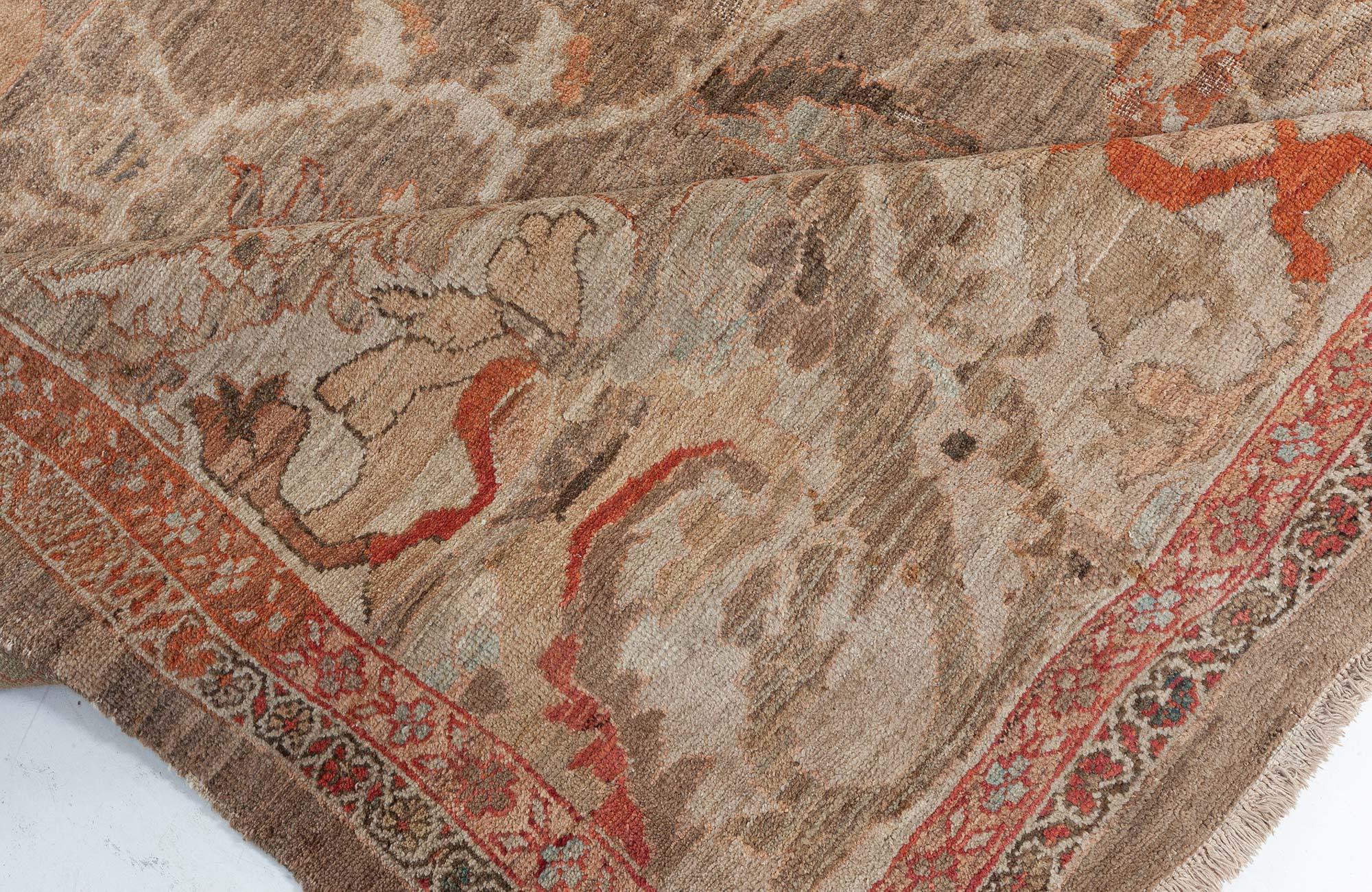 Traditioneller inspirierter Sultanabad-Teppich von Doris Leslie Blau (21. Jahrhundert und zeitgenössisch) im Angebot