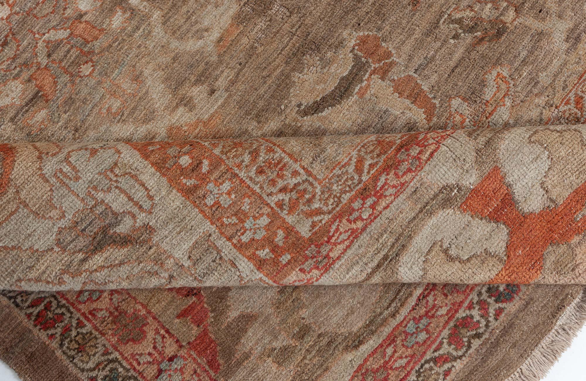 Traditioneller inspirierter Sultanabad-Teppich von Doris Leslie Blau (Wolle) im Angebot
