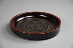 Traditionelles japanisches handgefertigtes Holz- und lackiertes Tafelaufsatz