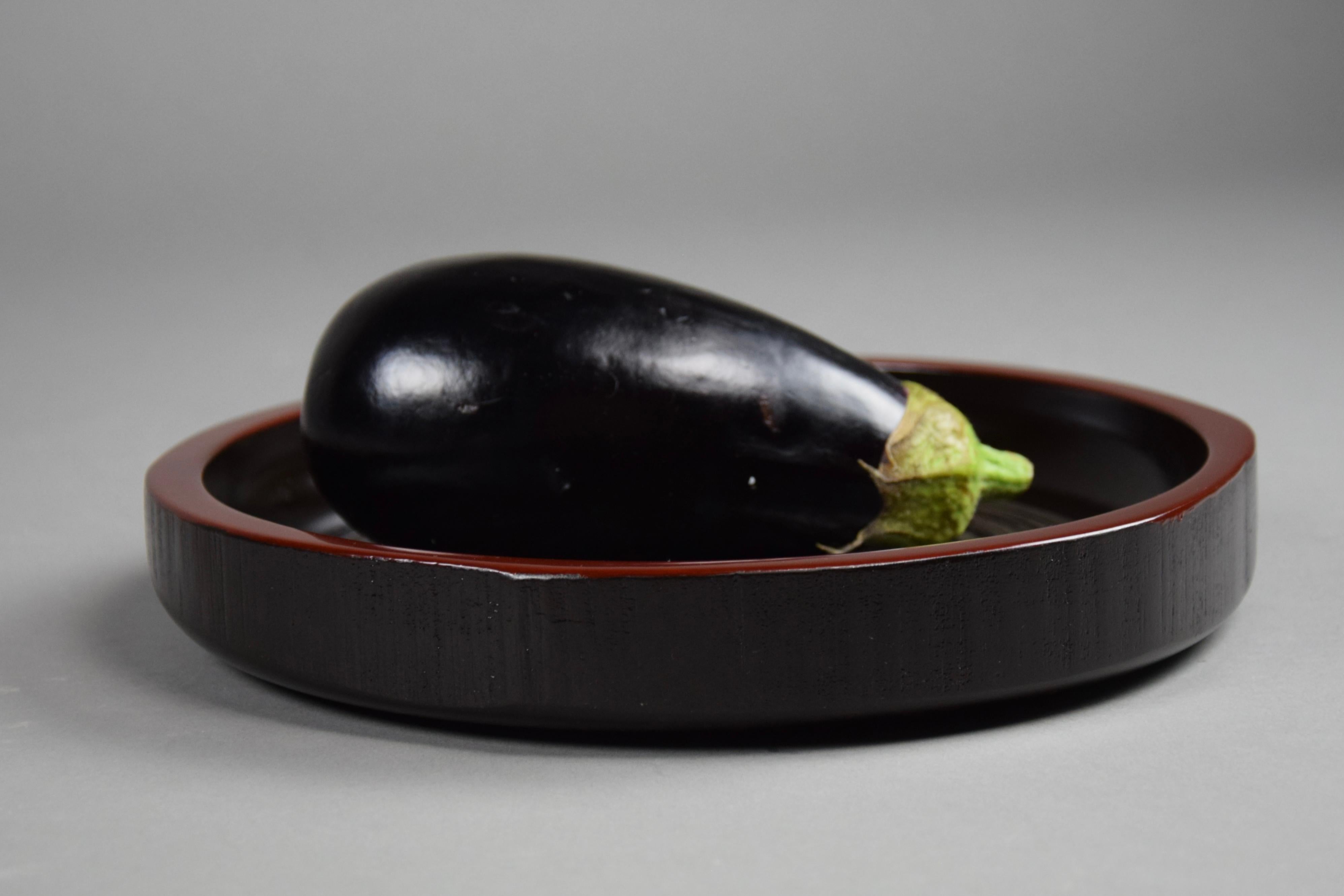 Traditional Japanese Hand Crafted Wooden and Lacquered Center Piece For Sale 1