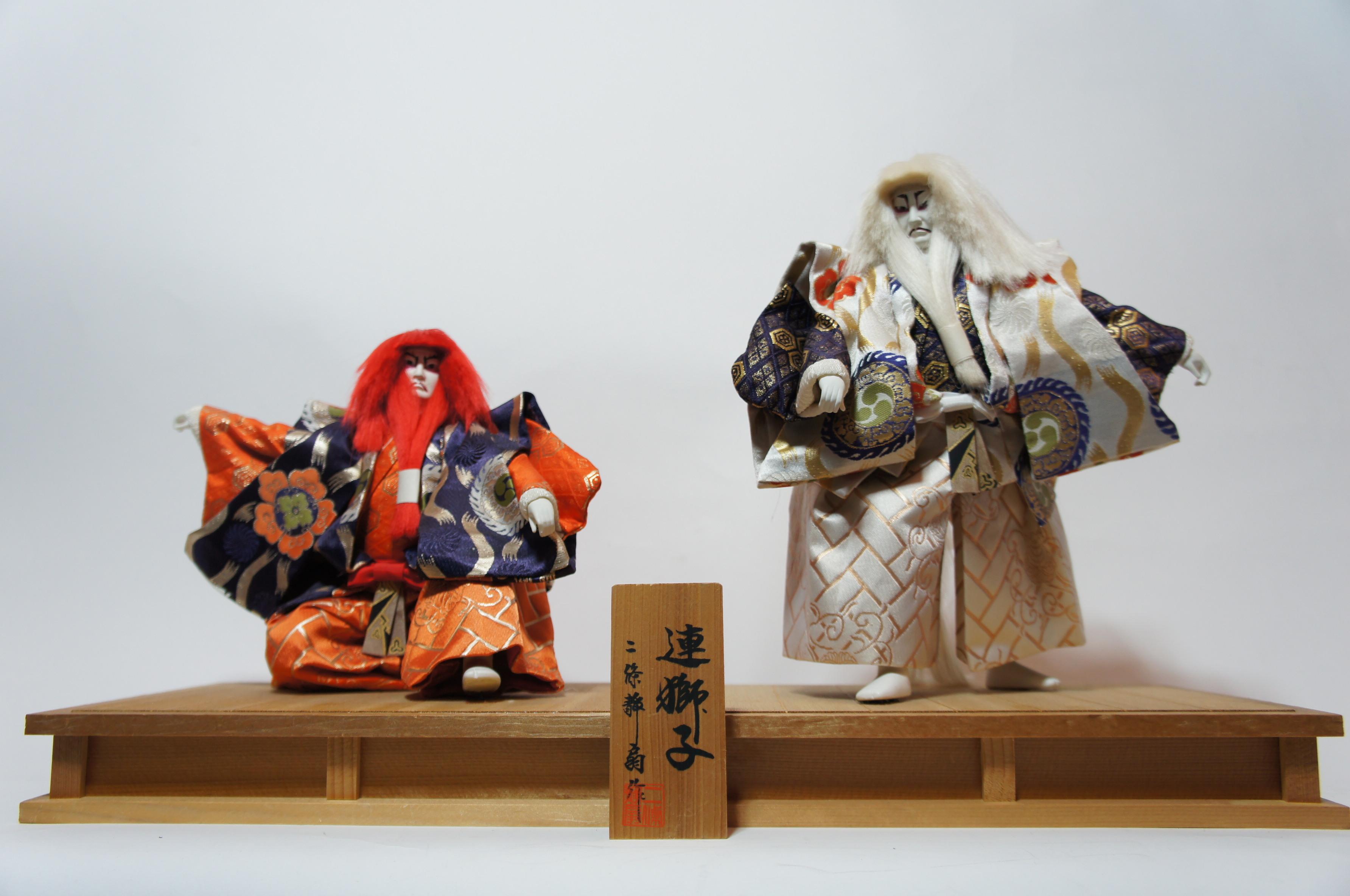 Renshishi / Lion Dancer is traditional Japanese kabuki play.
In the story of Renshishi, the father lion pushes his cub into an abyss to test his courage. The scene depicted by the dolls is the joyful dance of the father lion and his son who