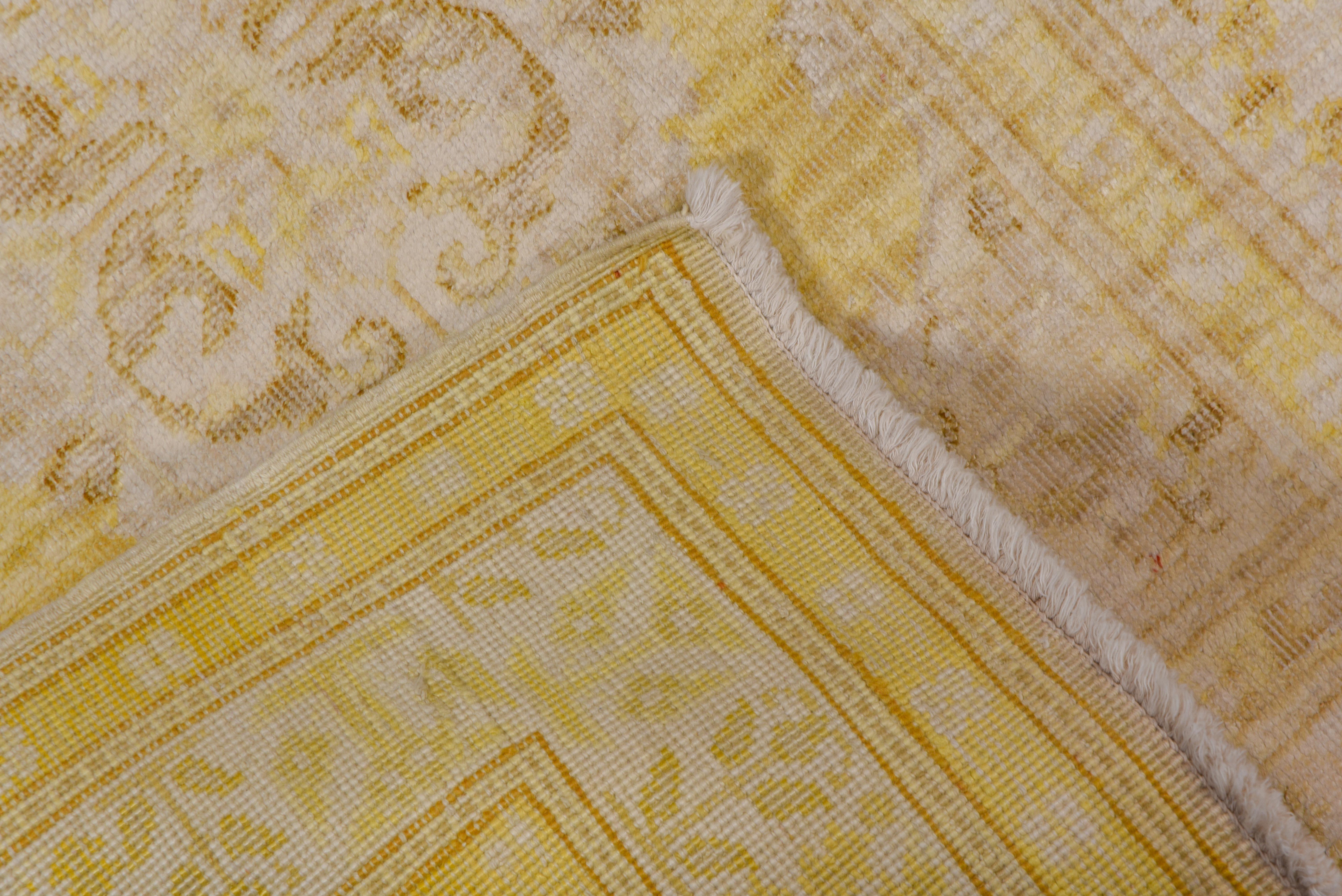 Traditional Kaisary Long Rug in Golden Antique Sun Room Yellow In Good Condition For Sale In New York, NY