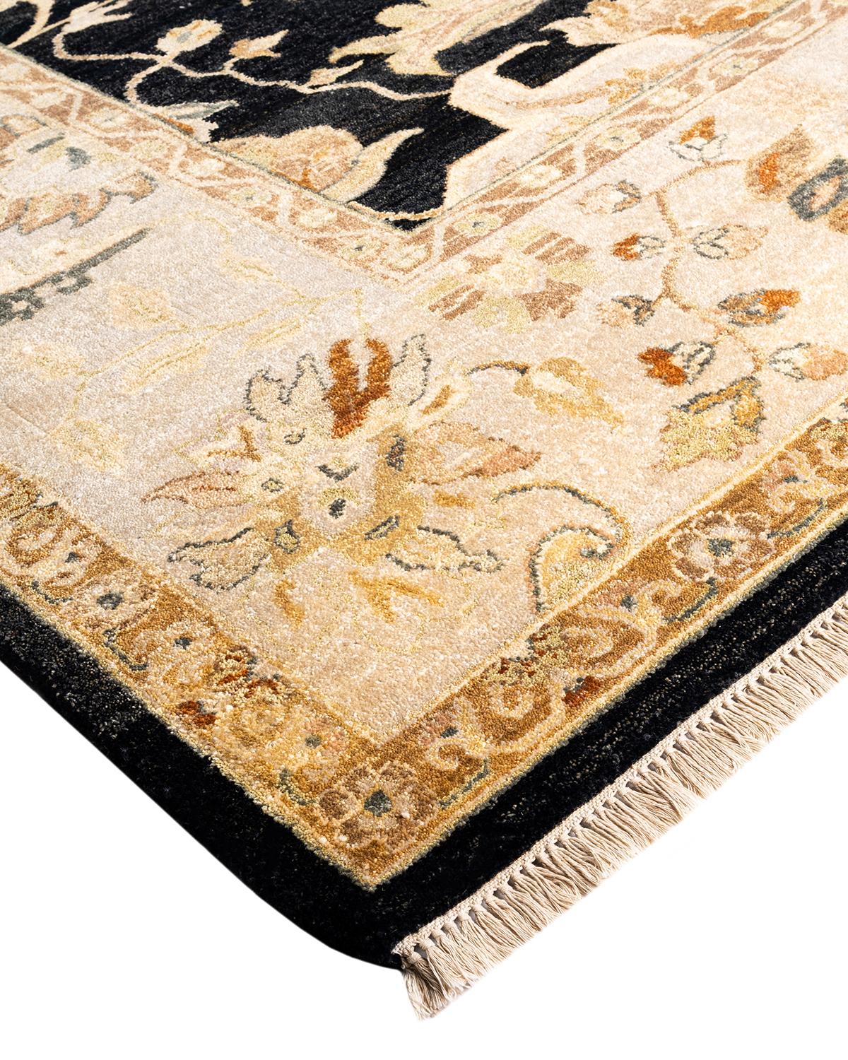 Las alfombras kazak han sido codiciadas durante generaciones, y su estética de diseño único es una cautivadora combinación de historia tribal e influencia geográfica. Intrincadamente anudados a mano con lana, los medallones, los dibujos en toda la