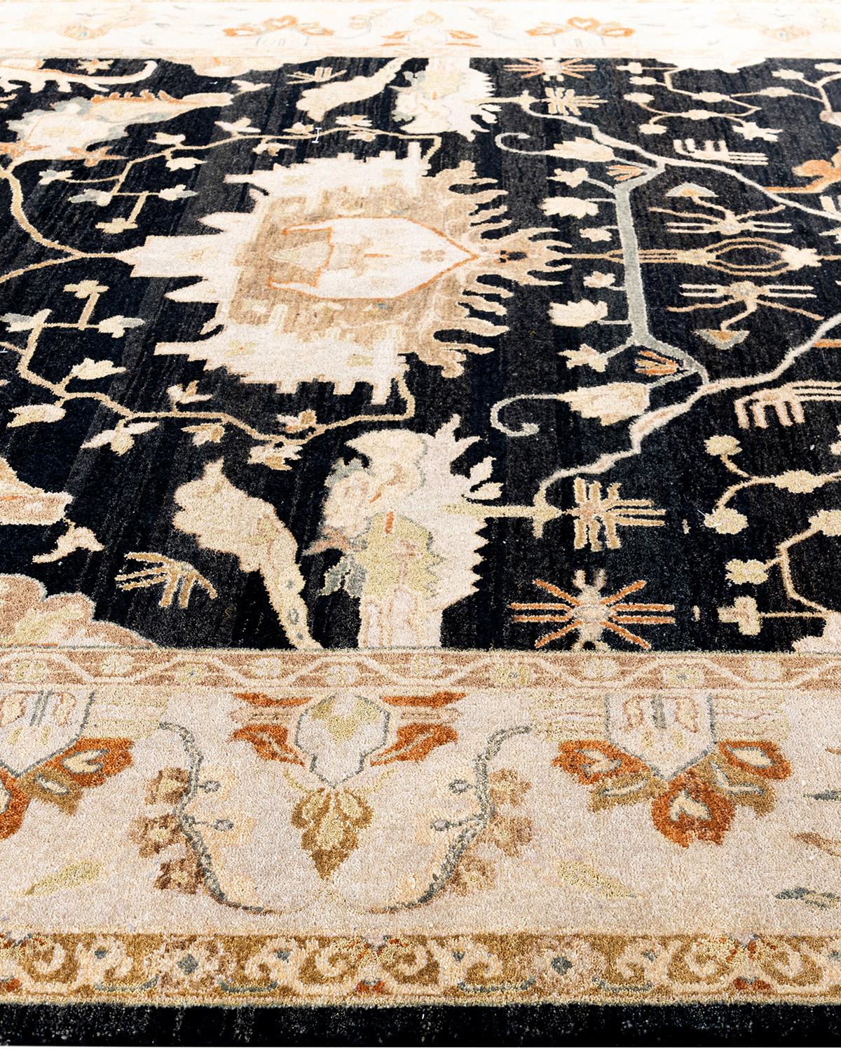 Alfombra tradicional Kashan de lana anudada a mano con motivos florales, negra 9' 1