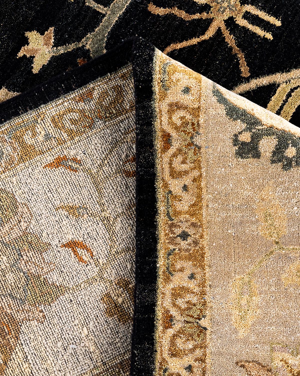 Alfombra tradicional Kashan de lana anudada a mano con motivos florales, negra 9' 1