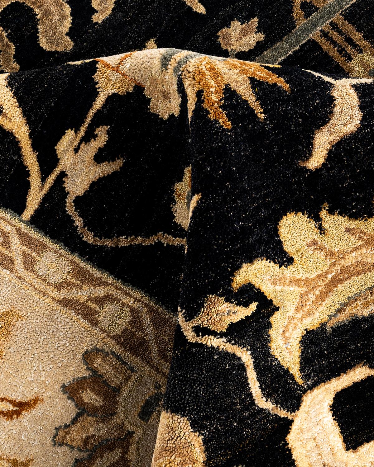Alfombra tradicional Kashan de lana anudada a mano con motivos florales, negra 9' 1