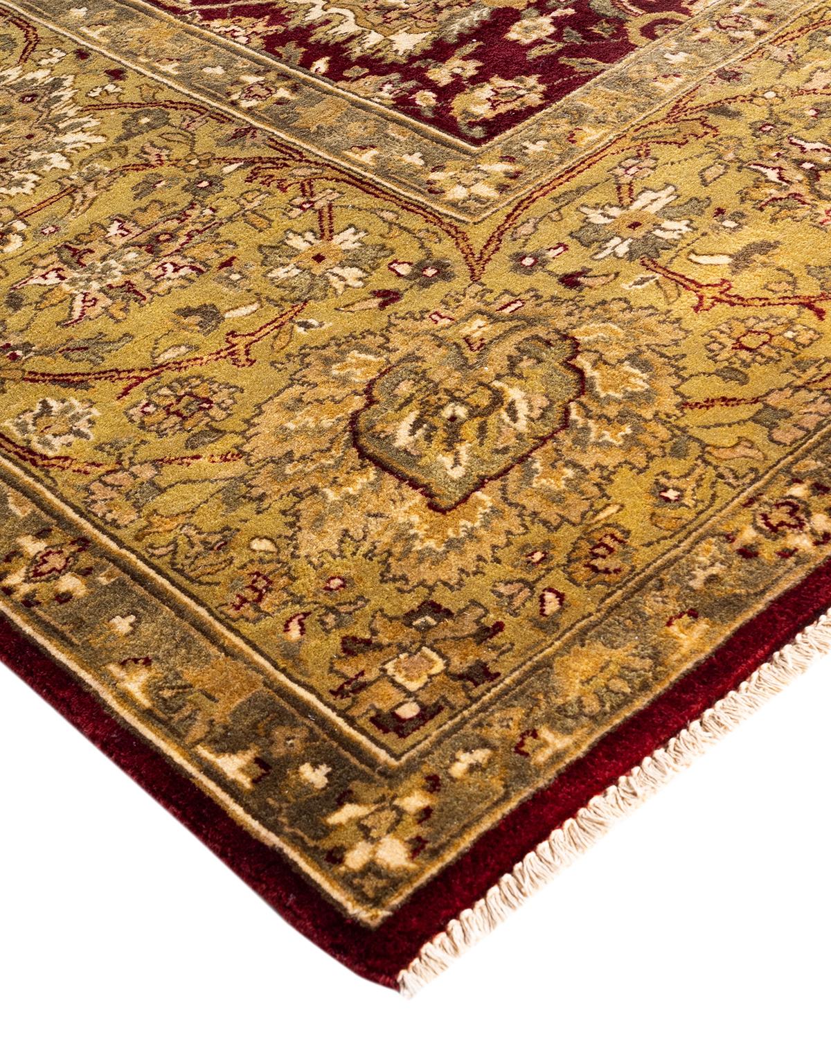 Les tapis kazakhs sont recherchés depuis des générations, leur esthétique unique étant une combinaison captivante d'histoire tribale et d'influence géographique. Les médaillons, les motifs allover et le dessin central, noués à la main de manière