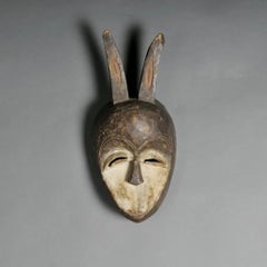 Traditional Kéwélé Mask in Patinated Wood – Brown & Ivory Congo Tribal Art