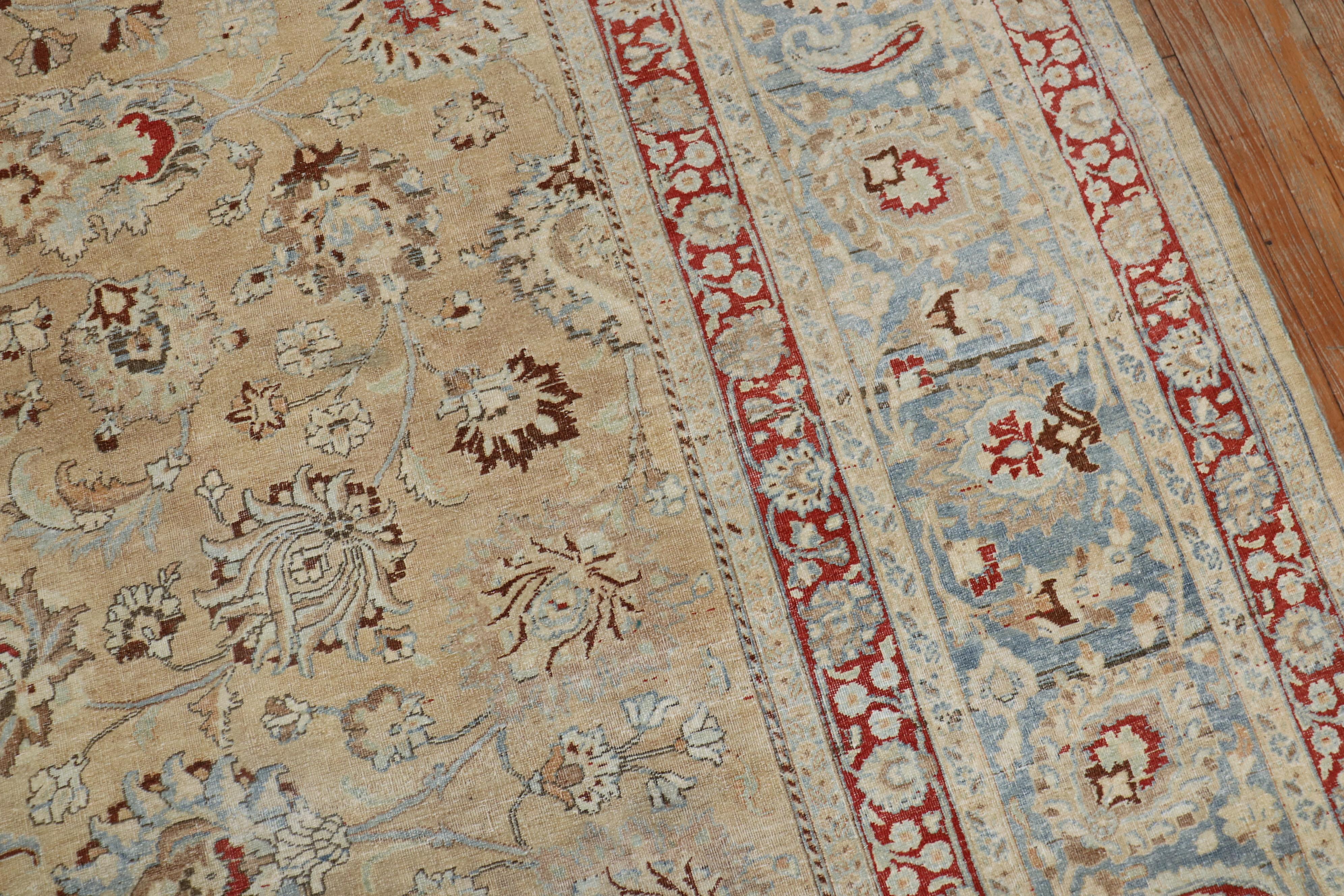 Traditional Khaki Icy Blue Rust Antique Persian Meshed Rug, 20th Century In Good Condition For Sale In New York, NY