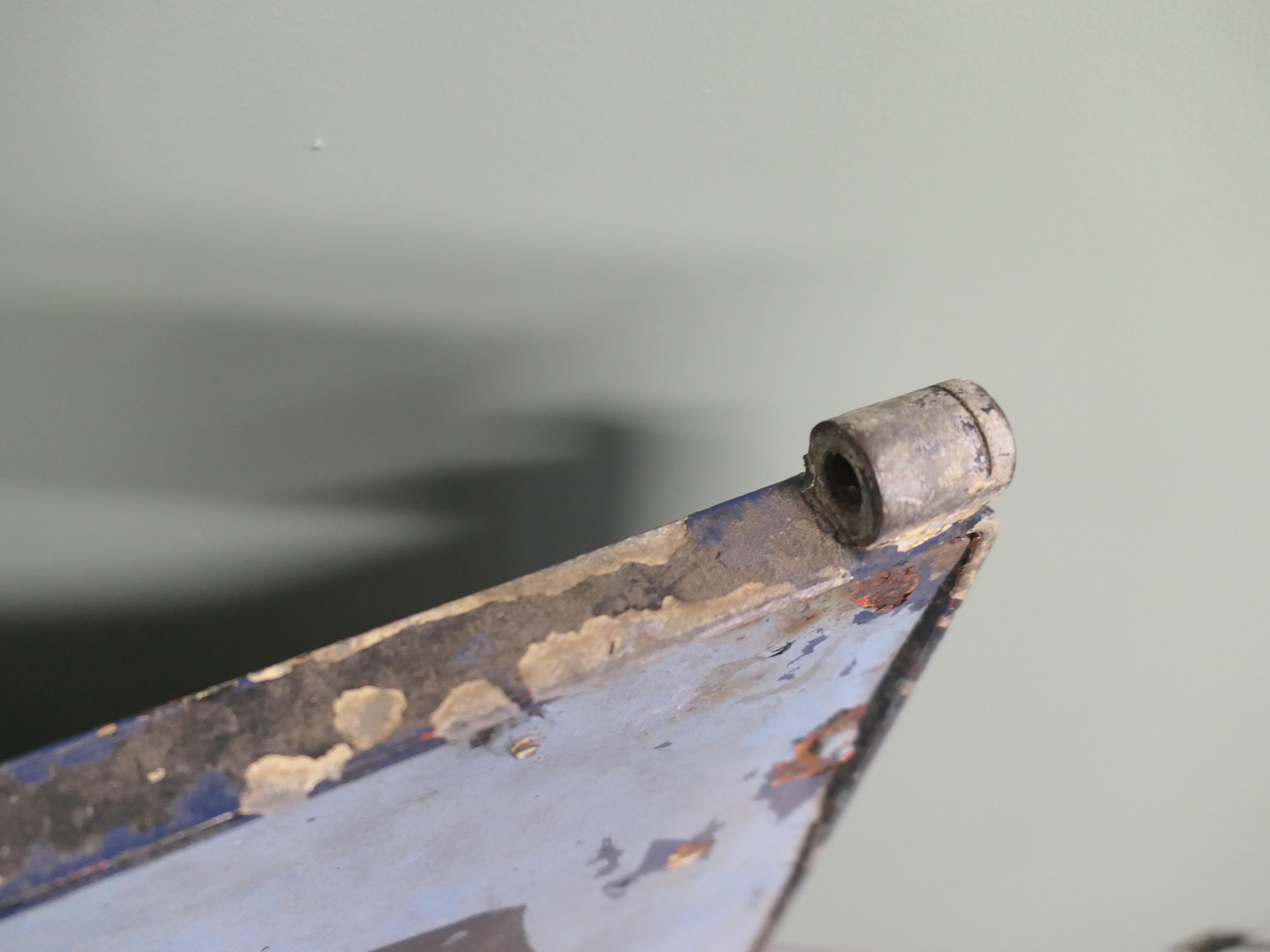 Traditionelles, großes, hängendes Pub-Schild aus Eisen. Das Boot im Zustand „Relativ gut“ im Angebot in Godshill, Isle of Wight