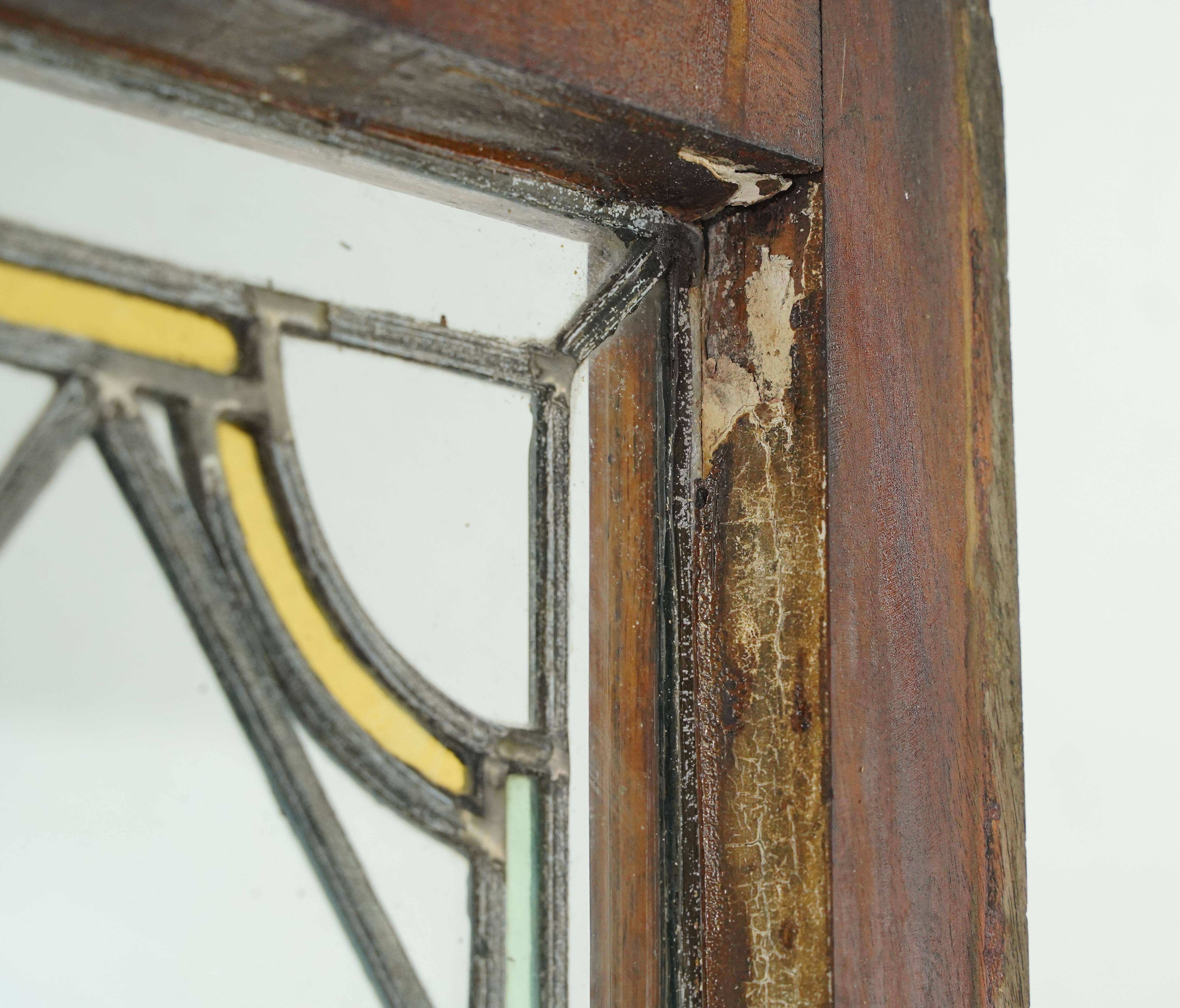 XX secolo Finestra in vetro colorato tradizionale con piombo in legno scuro in vendita