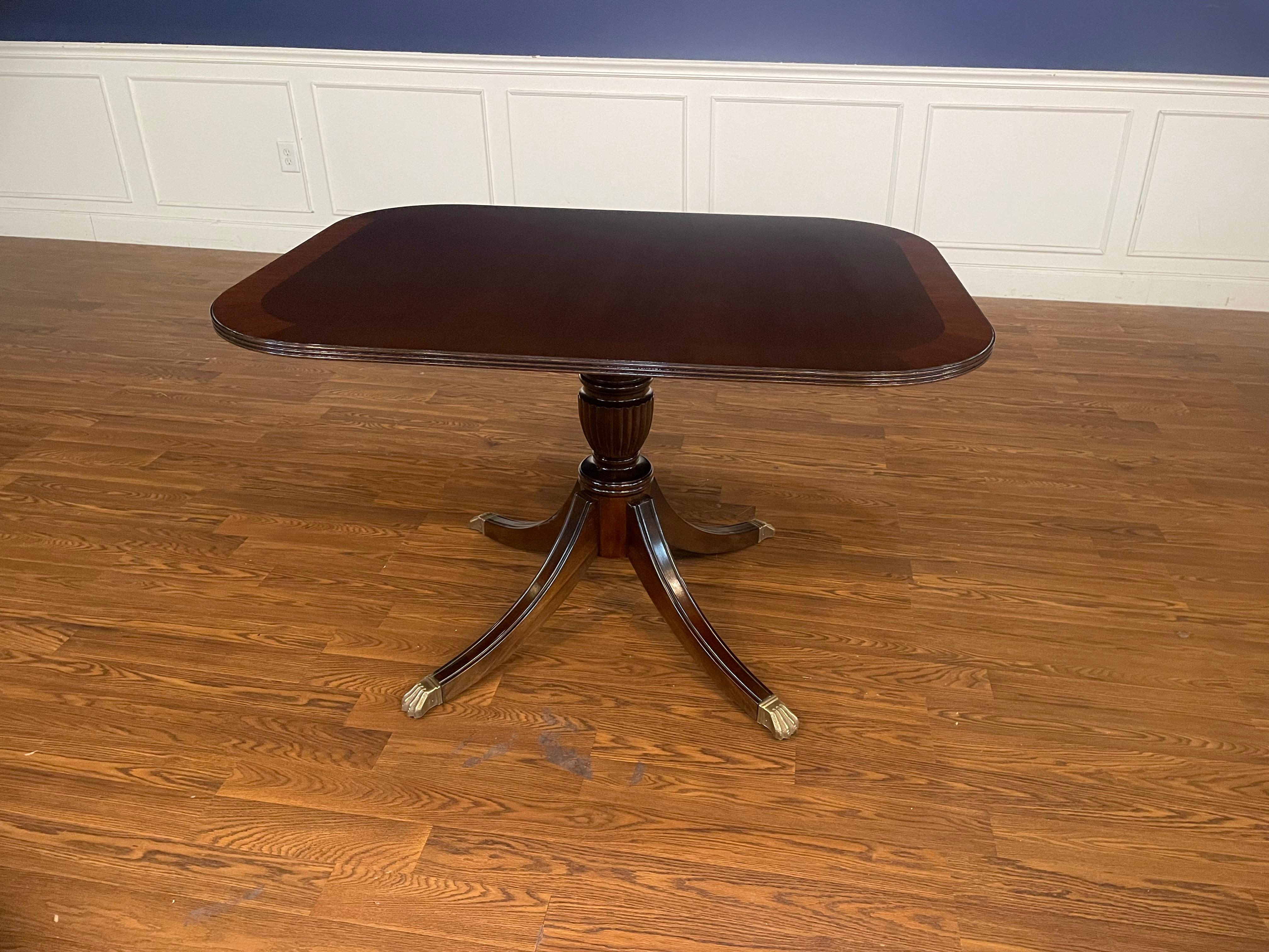 Traditional Mahogany Breakfast Table by Leighton Hall In New Condition For Sale In Suwanee, GA