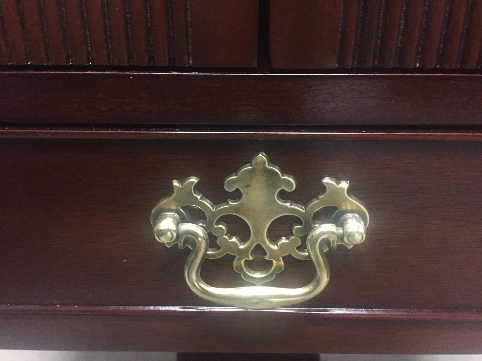 Traditional Mahogany End Table Cabinet Stand with Double Doors by Baker In Excellent Condition In Hopewell, NJ