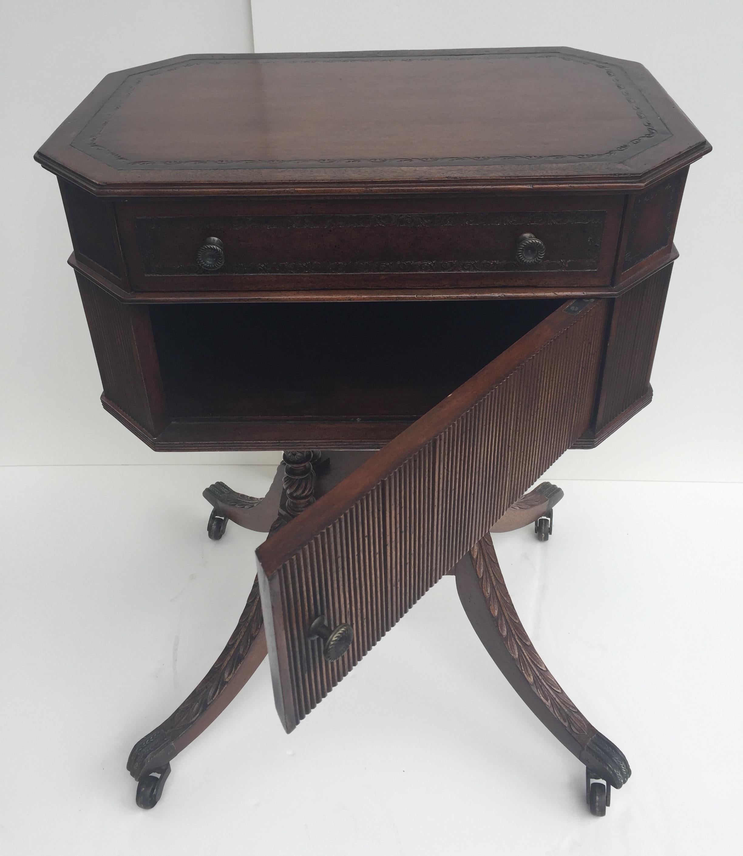 Traditional Mahogany Octagonal Maitland-Smith Side Table In Excellent Condition In Hopewell, NJ