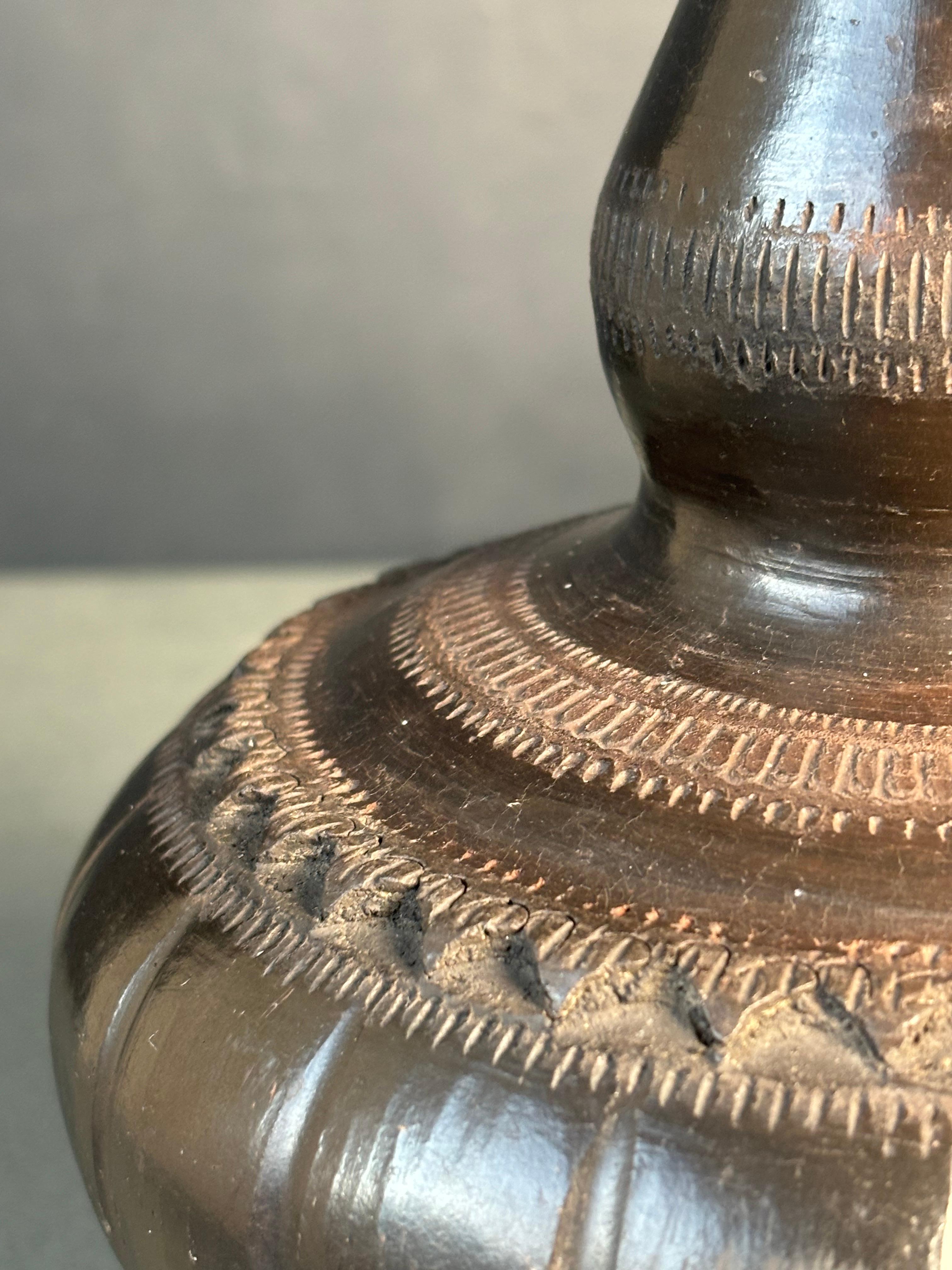 Antique Traditional Malaysian Hand-Carved Folk Art Carafe, Early 1900s In Good Condition For Sale In Copenhagen, DK