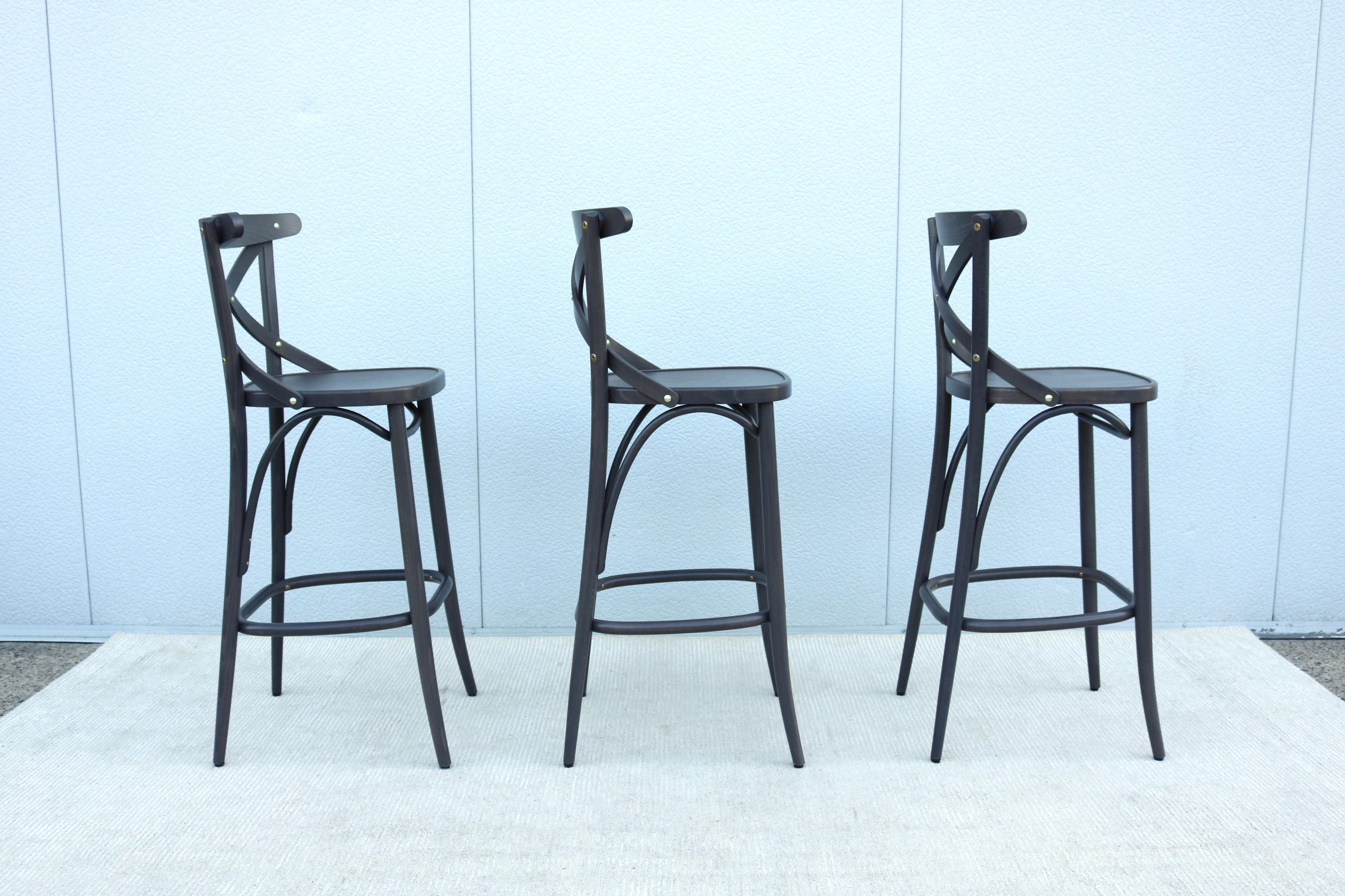 Sgabelli da bar tradizionali Michael Thonet per TON Bentwood 150 &New - set di 3 in vendita 2