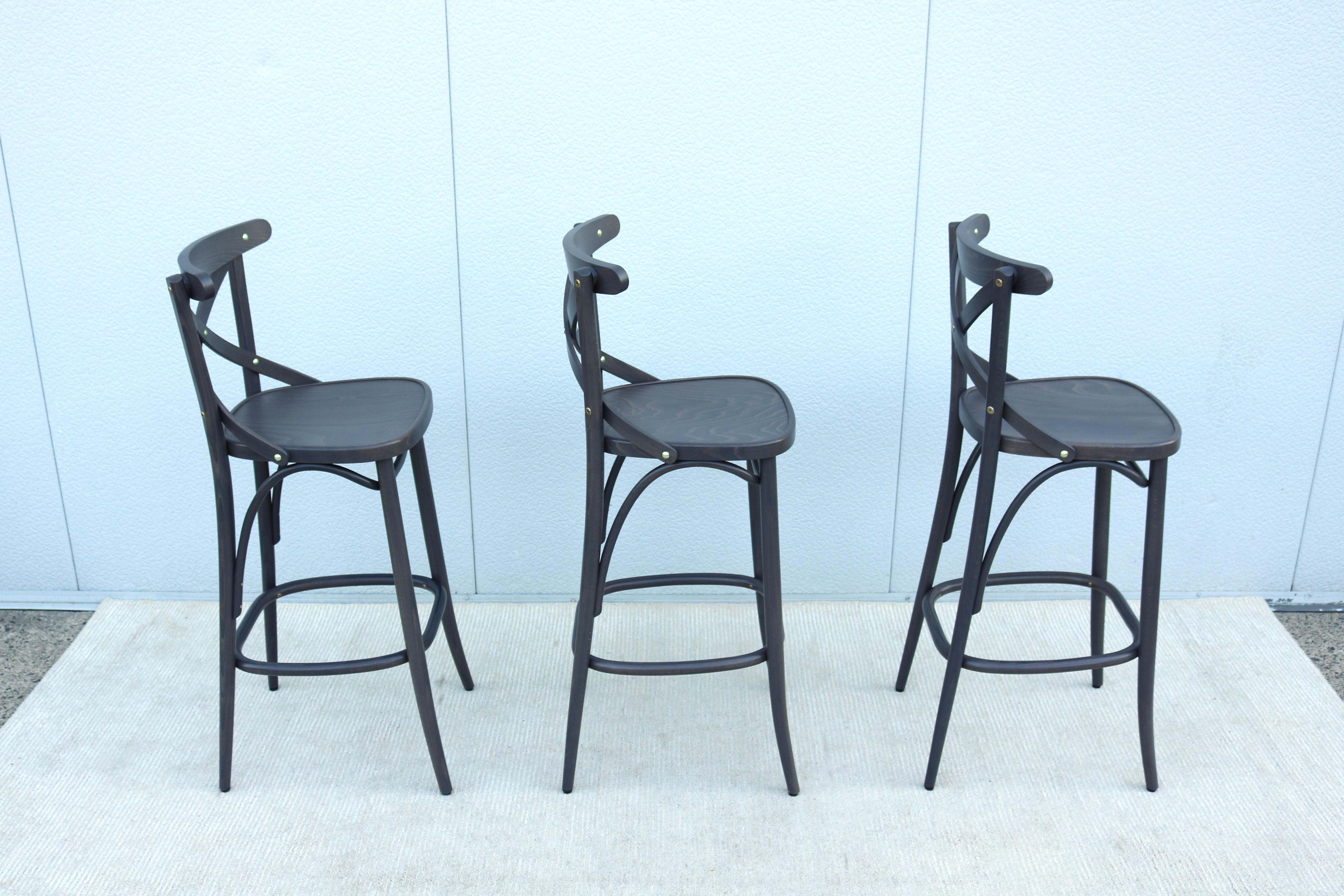 Sgabelli da bar tradizionali Michael Thonet per TON Bentwood 150 &New - set di 3 in vendita 3