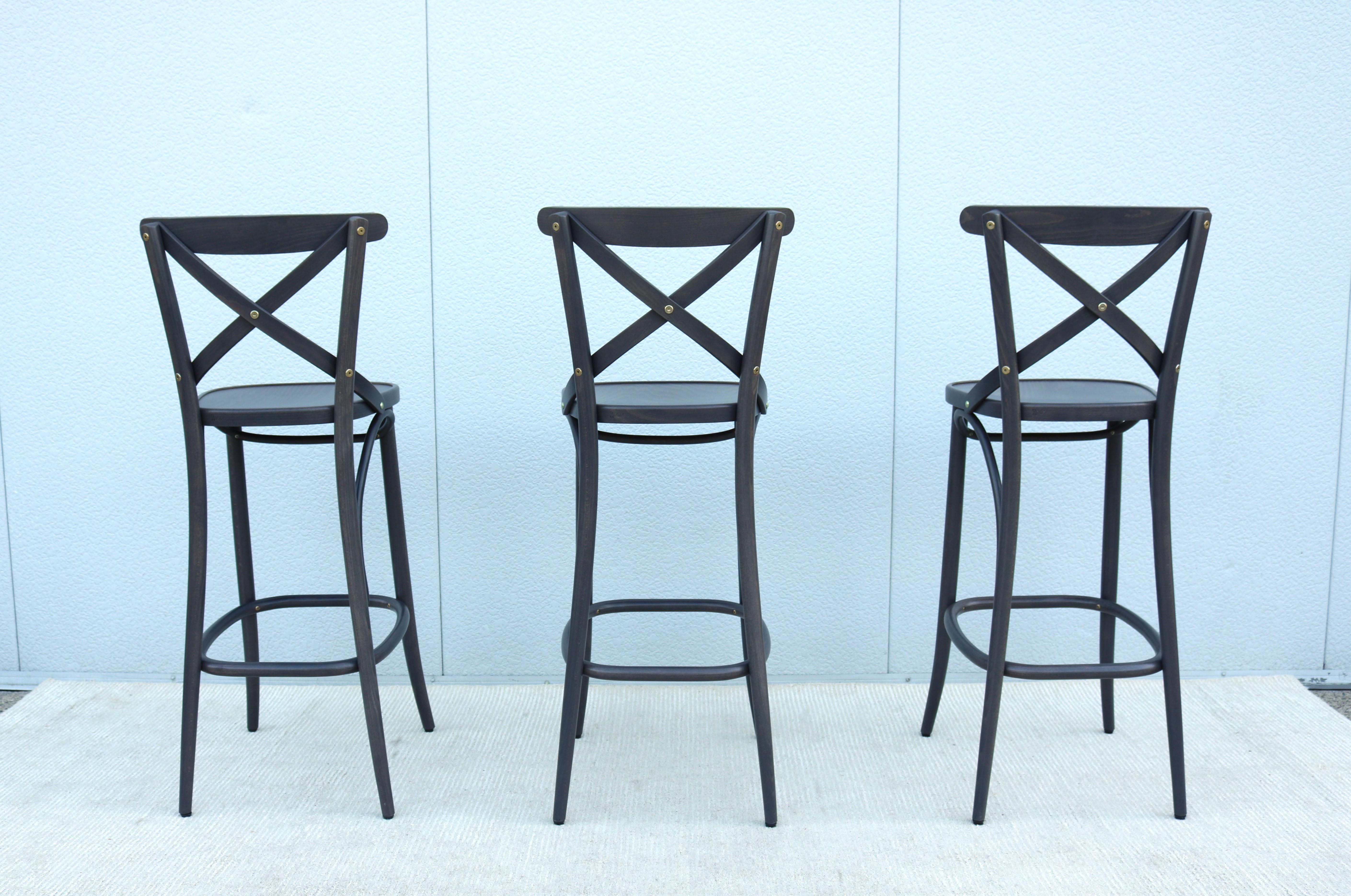 Sgabelli da bar tradizionali Michael Thonet per TON Bentwood 150 &New - set di 3 in vendita 4
