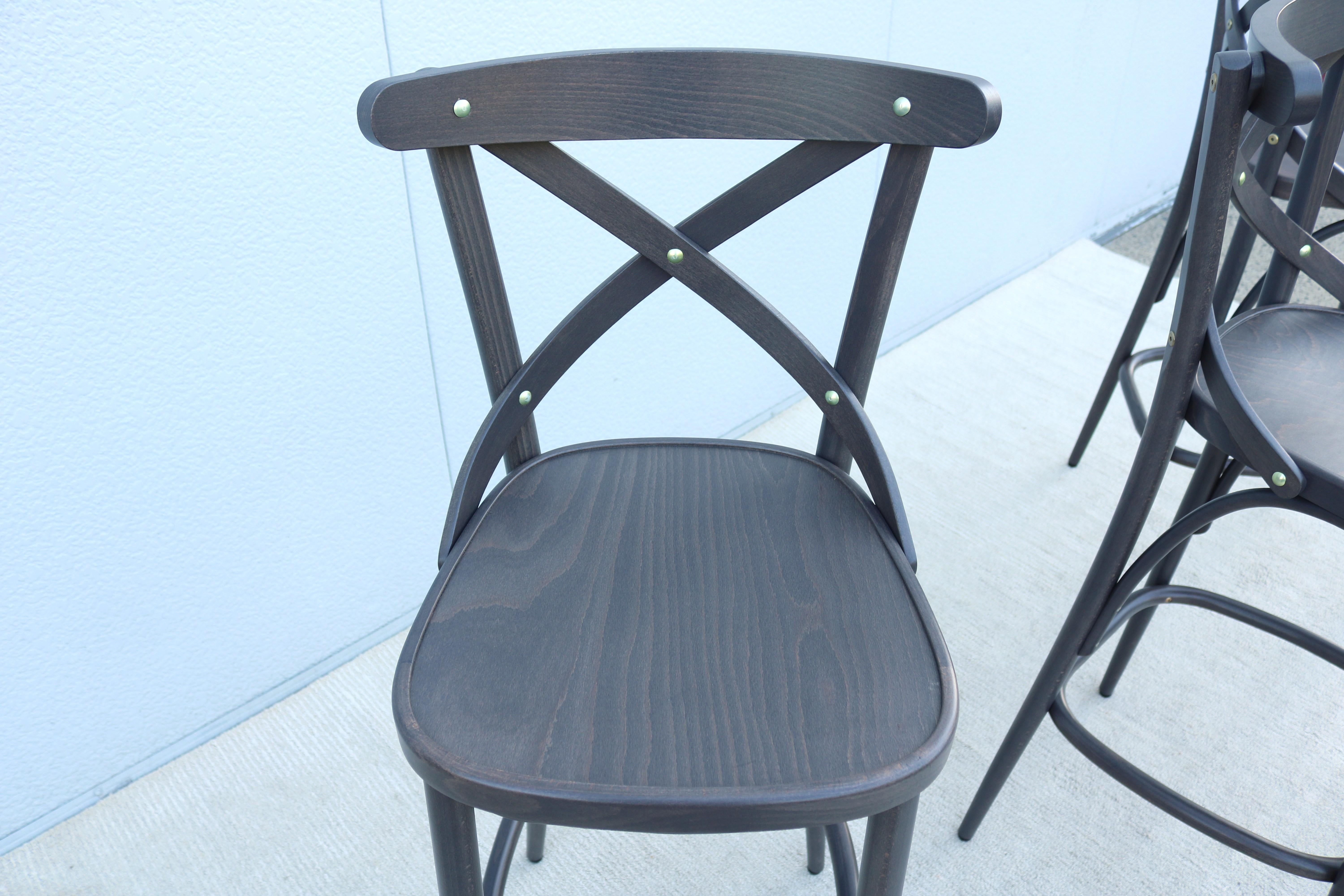 Sgabelli da bar tradizionali Michael Thonet per TON Bentwood 150 &New - set di 3 in vendita 8