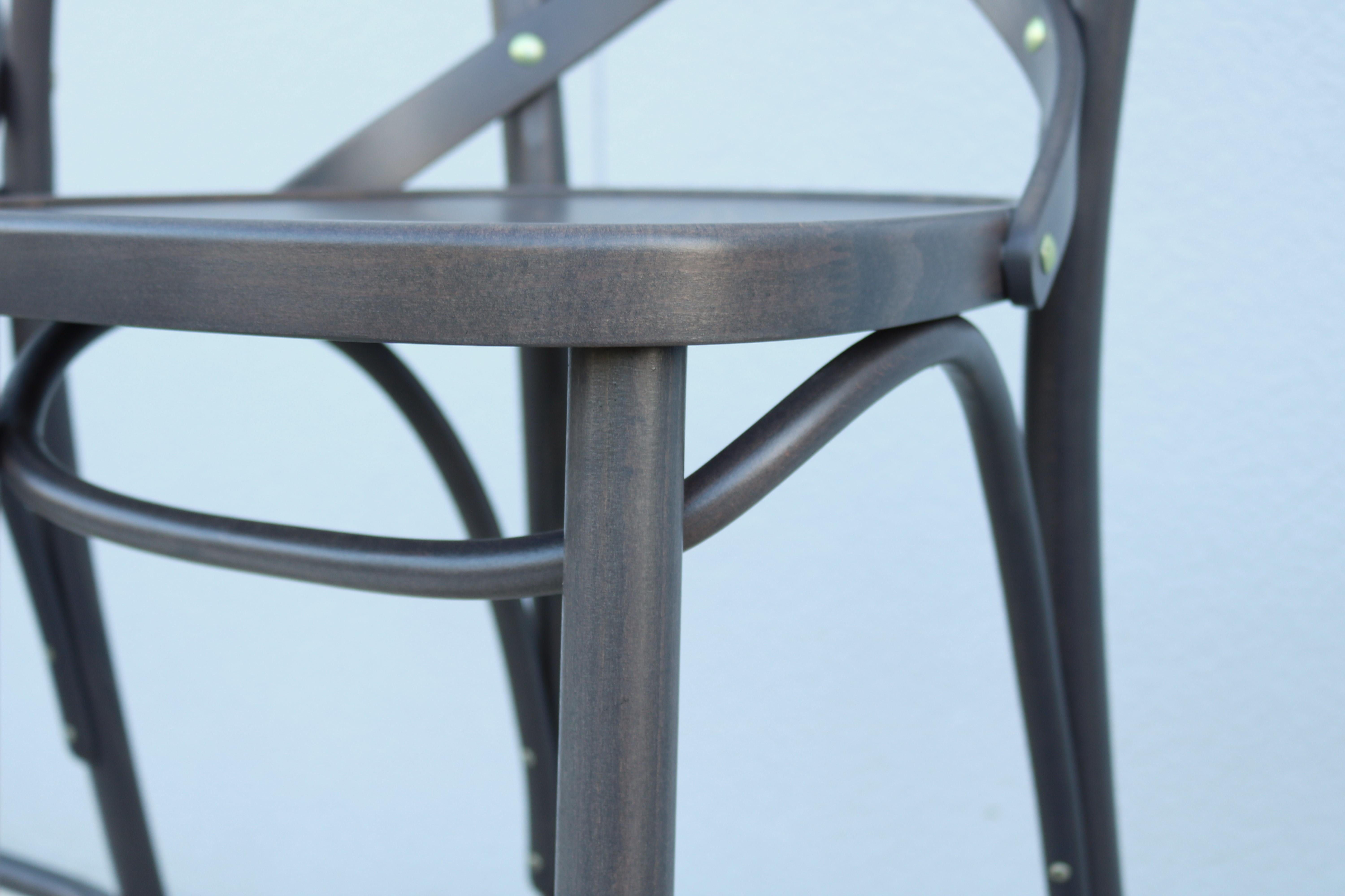 Sgabelli da bar tradizionali Michael Thonet per TON Bentwood 150 &New - set di 3 in vendita 9