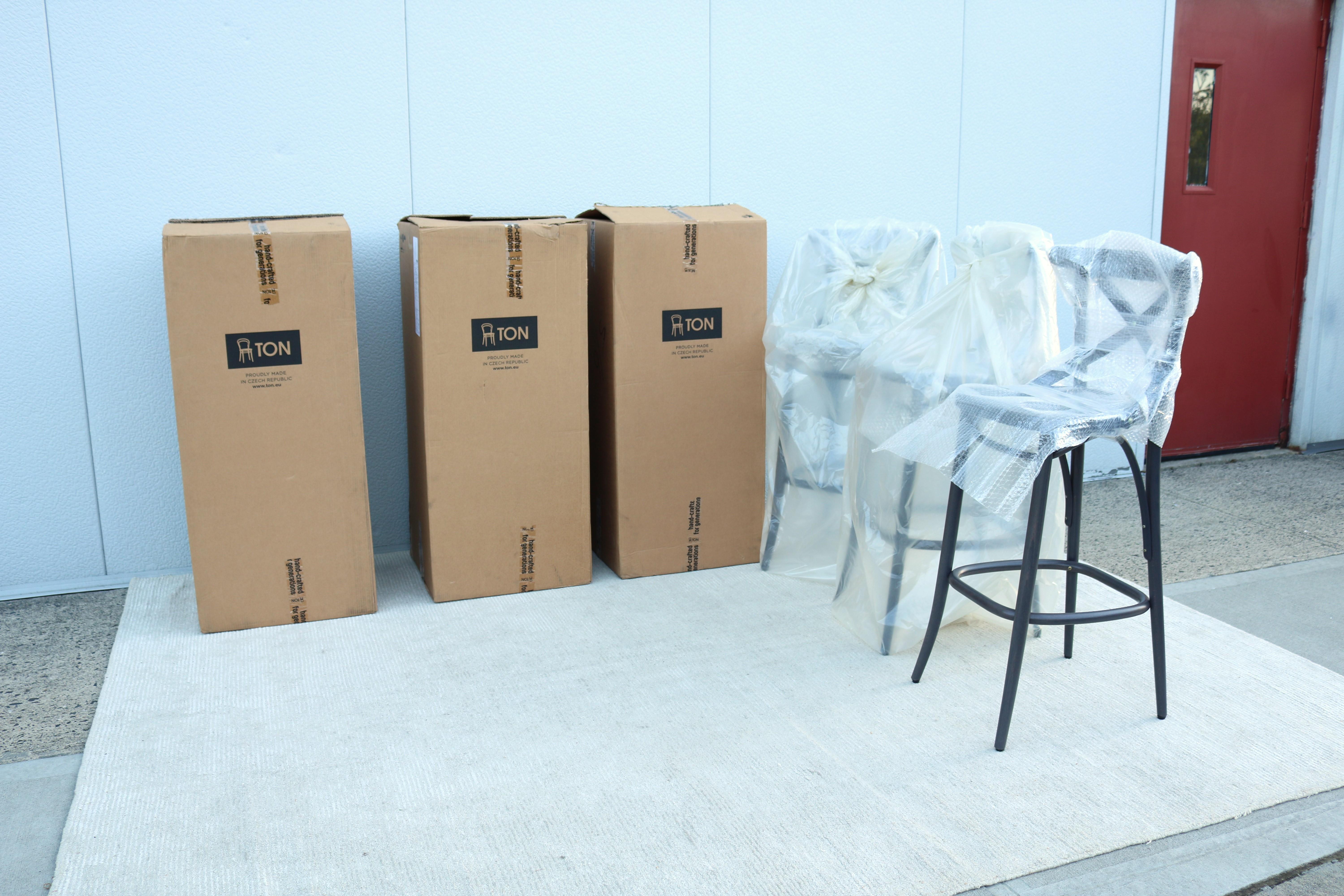 Sgabelli da bar tradizionali Michael Thonet per TON Bentwood 150 &New - set di 3 in vendita 10
