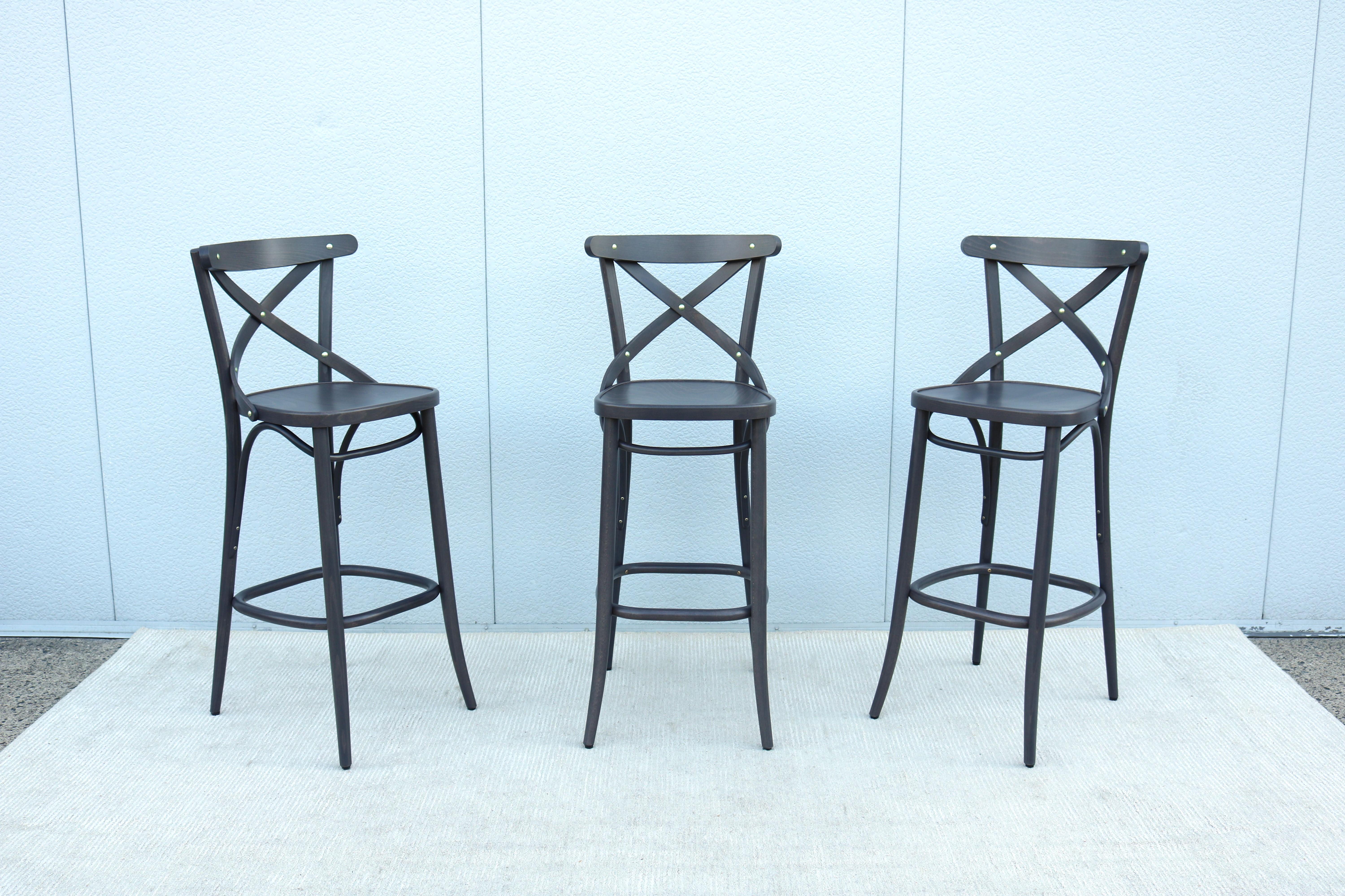 Ceco Sgabelli da bar tradizionali Michael Thonet per TON Bentwood 150 &New - set di 3 in vendita