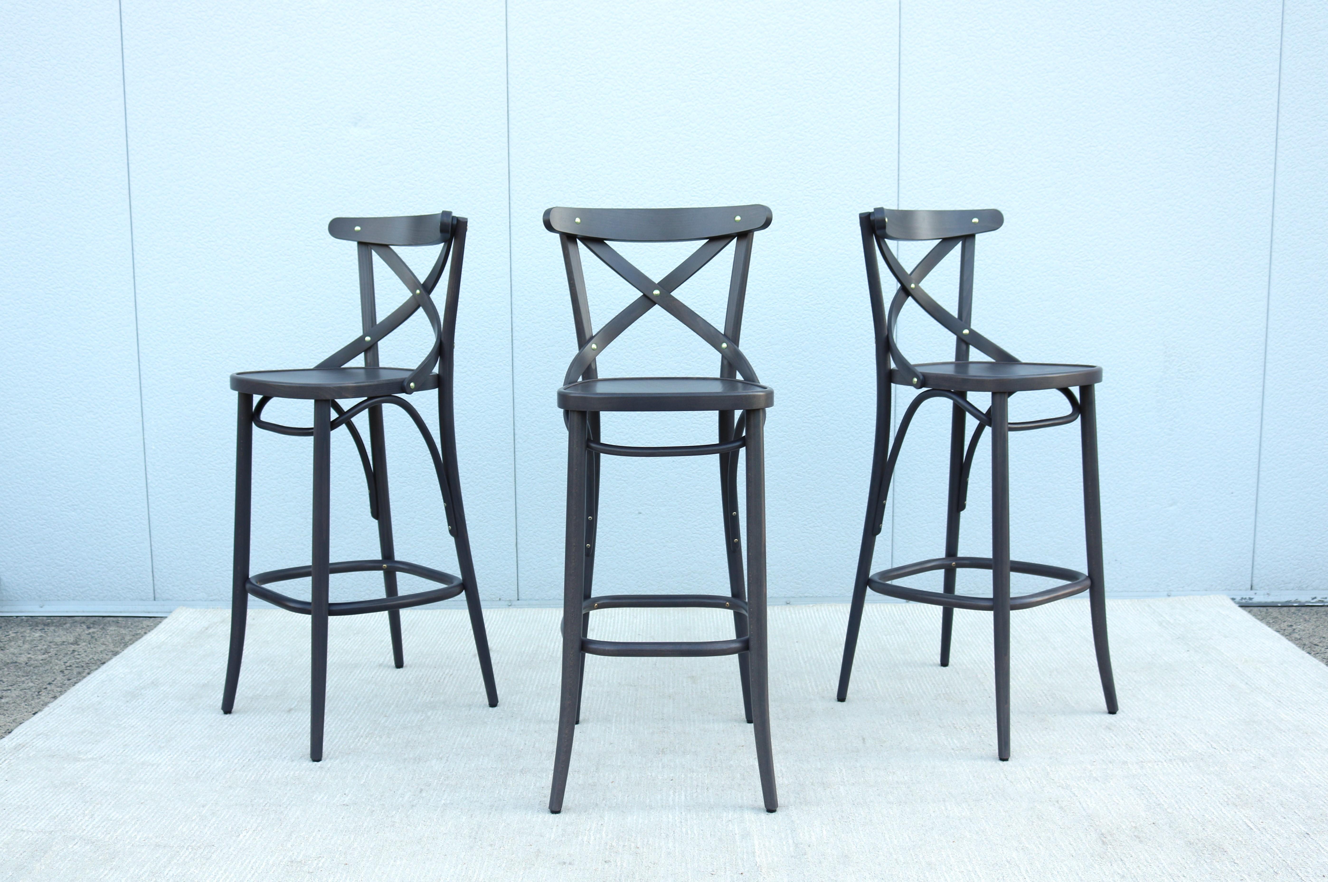 Faggio Sgabelli da bar tradizionali Michael Thonet per TON Bentwood 150 &New - set di 3 in vendita