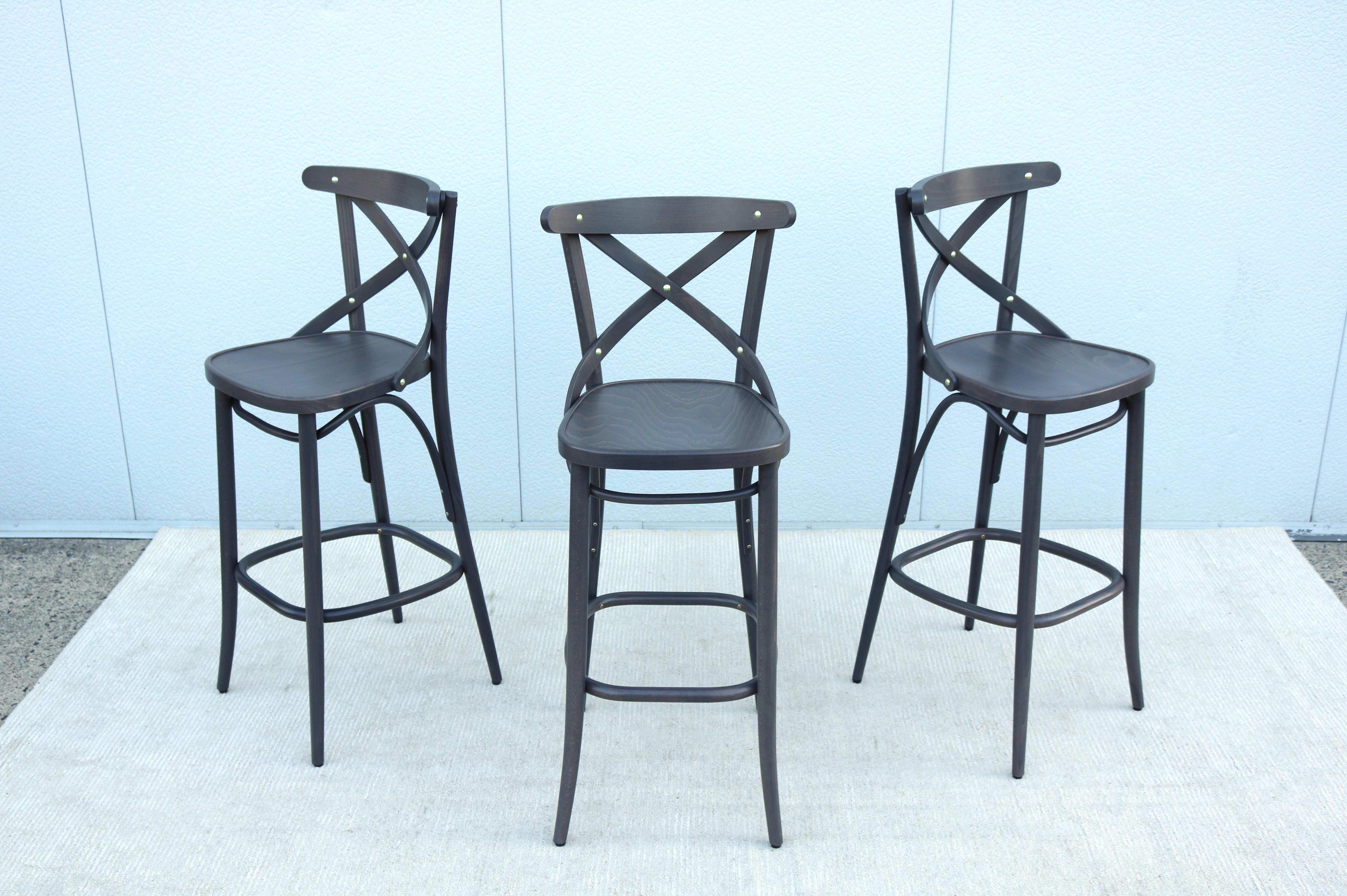 Sgabelli da bar tradizionali Michael Thonet per TON Bentwood 150 &New - set di 3 in vendita 1