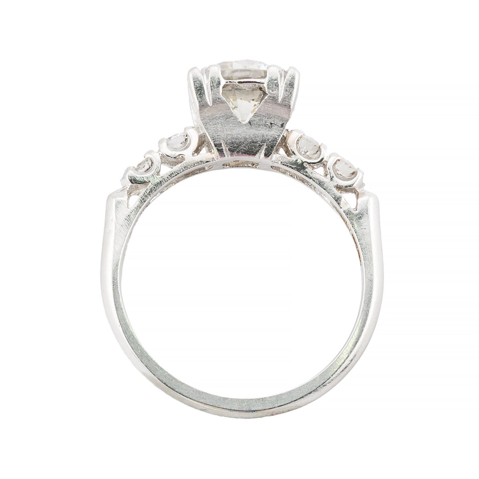Traditioneller Verlobungsring aus Platin mit 1,58 Karat Diamanten aus der Mitte des Jahrhunderts im Zustand „Hervorragend“ in Boston, MA