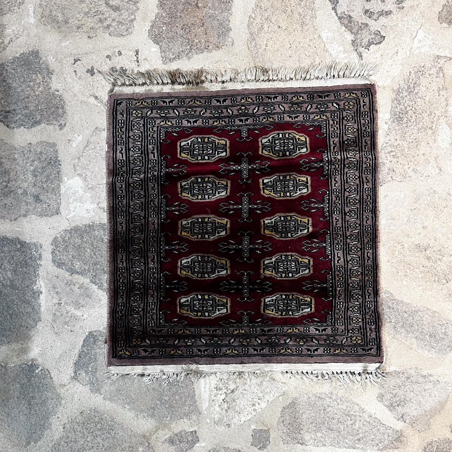Small Rug Middle Eastern Wall Art Tapestry
Handmade
24.5 w x 28.5 tall
Preowned original vintage condition.
See images please.
