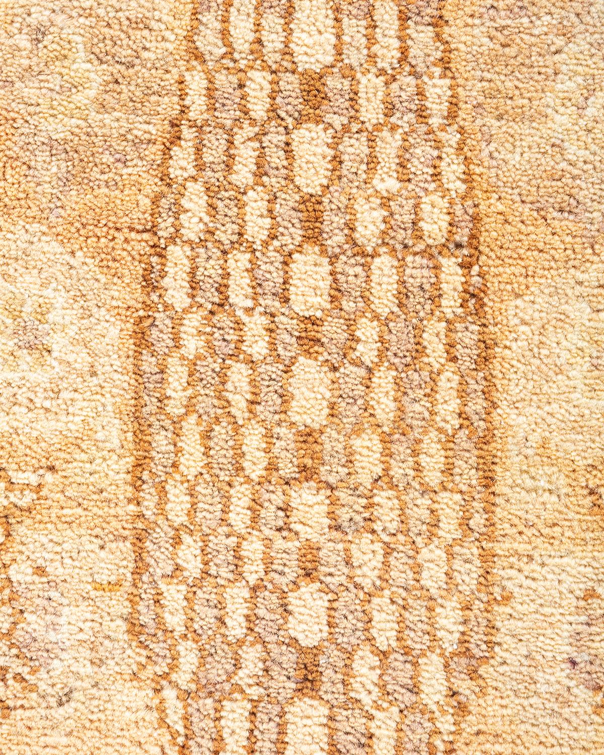 Pakistanais Tapis traditionnel Mogul en laine beige noué à la main en vente