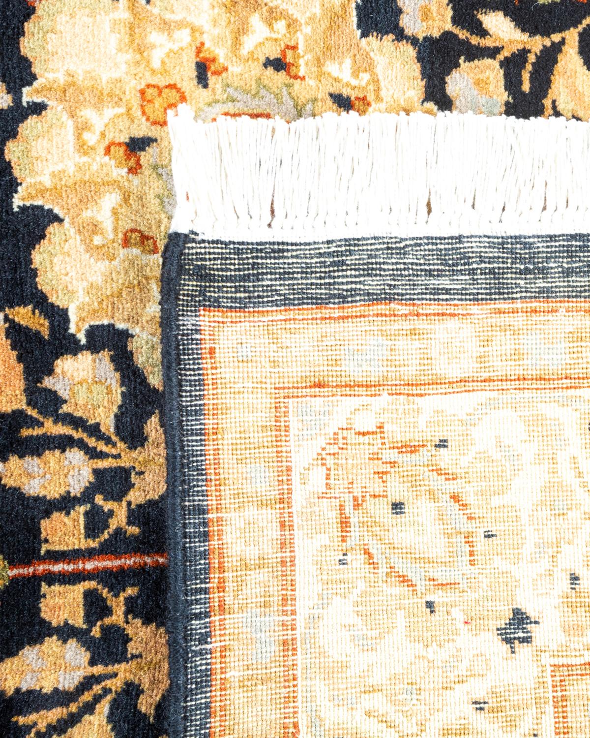 XXIe siècle et contemporain Chemin de table traditionnel Mogul en laine nouée à la main, noir en vente