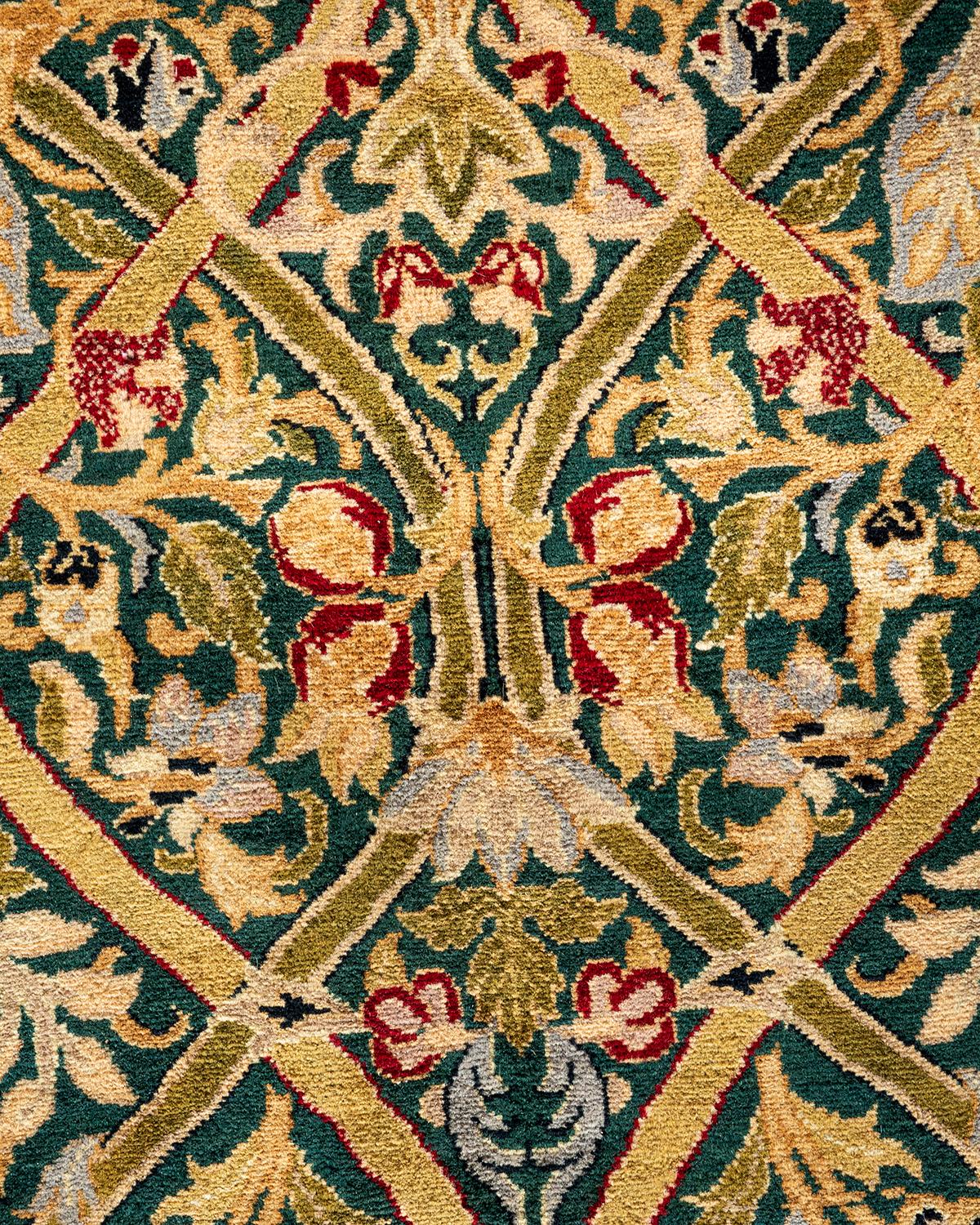 Traditioneller handgeknüpfter Mogul-Teppich aus Wolle in Grün (Pakistanisch) im Angebot