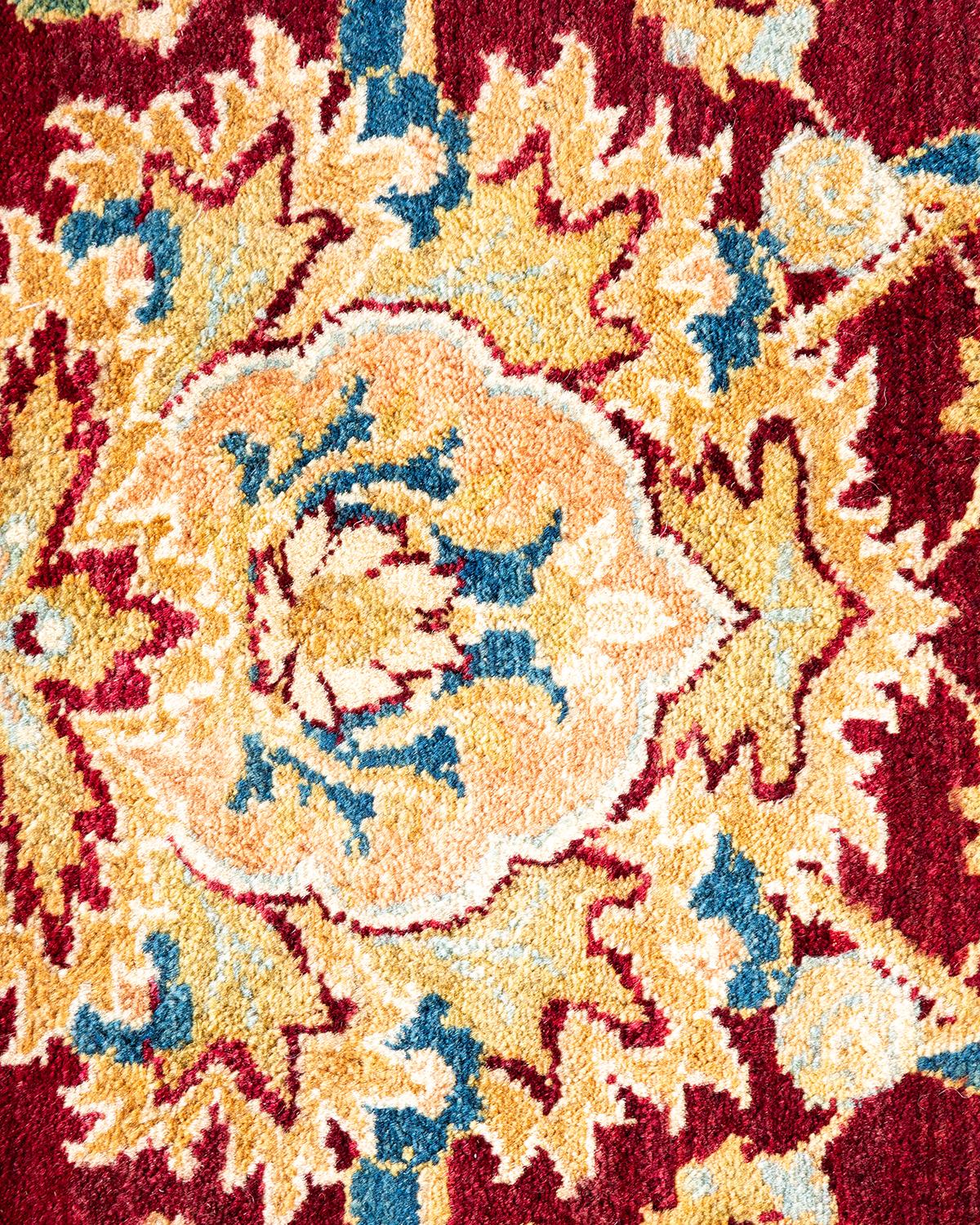 Avec un amalgame de tailles et d'influences esthétiques allant de l'art déco au Rorschach en passant par le modernisme, les tapis de la Collection Eclectic défient toute définition, demandant plutôt à devenir des points focaux intrigants d'une