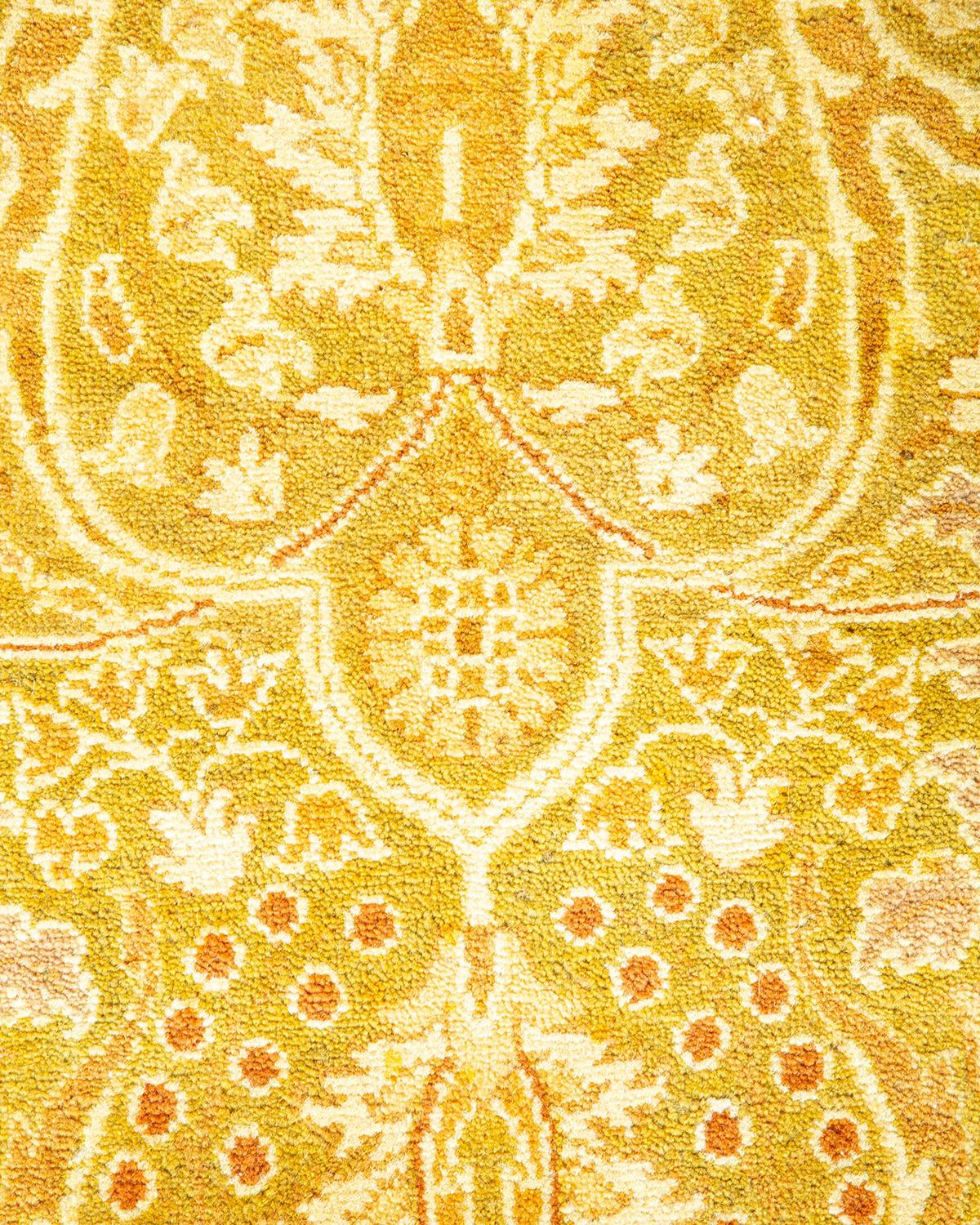 Pakistanais Tapis traditionnel Mogul noué à la main en laine jaune en vente