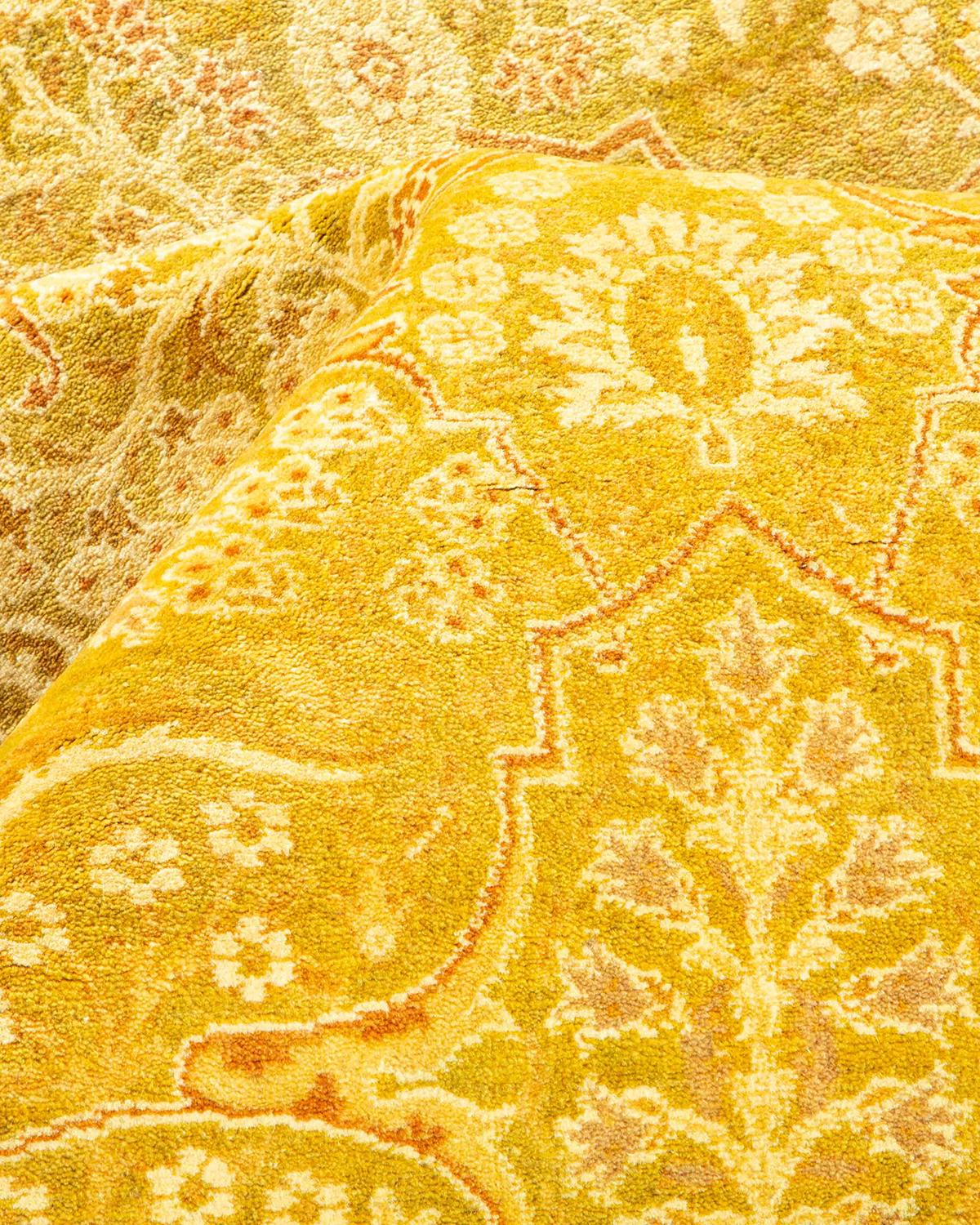 Tapis traditionnel Mogul noué à la main en laine jaune en vente 1