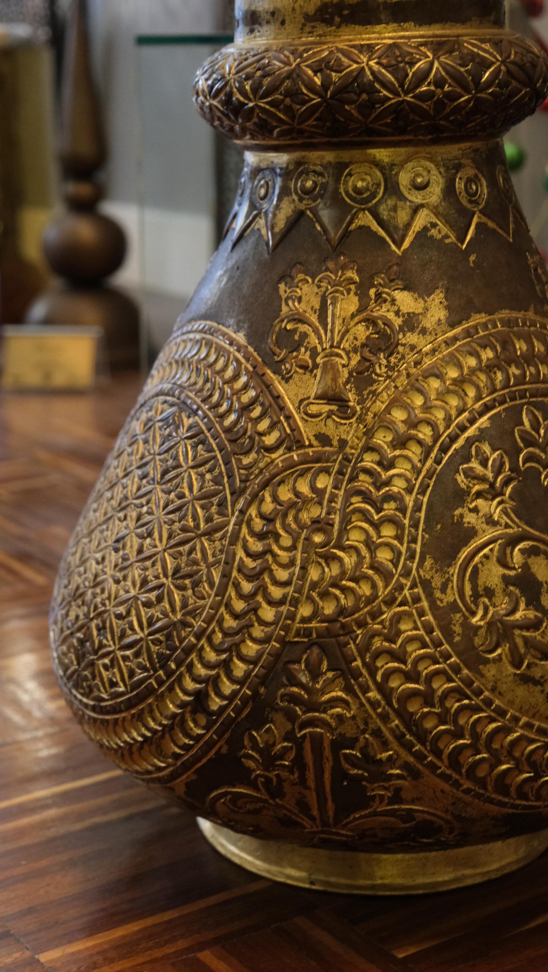 Traditionelle Vase mit Motiv, handgefertigt aus Bronze und Kupfer von Palena Furniture (Art nouveau) im Angebot