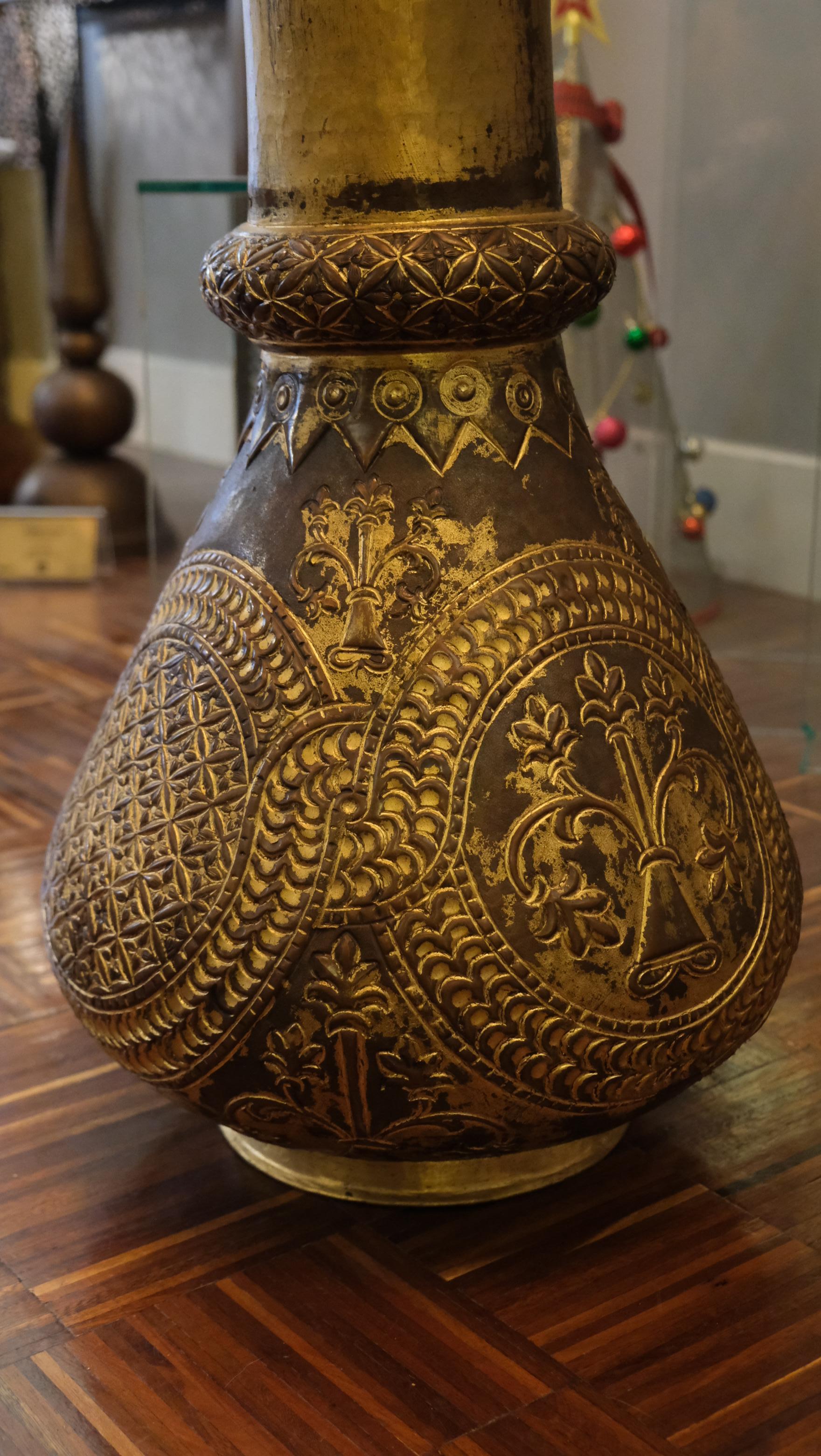 Traditional, motif vase, handcrafted in bronze and copper by Palena Furniture In Excellent Condition For Sale In Istanbul, TR