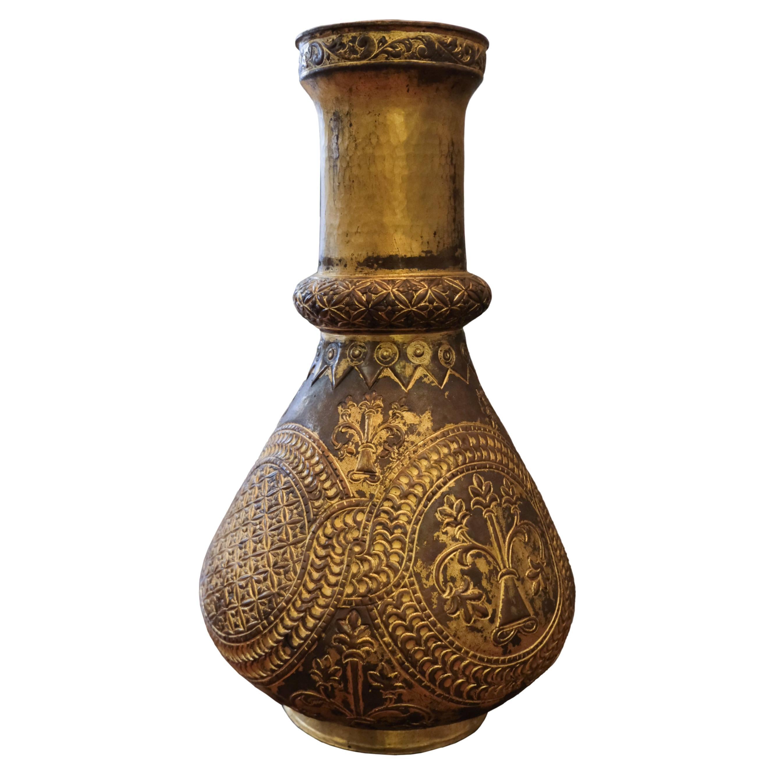 Traditionelle Vase mit Motiv, handgefertigt aus Bronze und Kupfer von Palena Furniture im Angebot