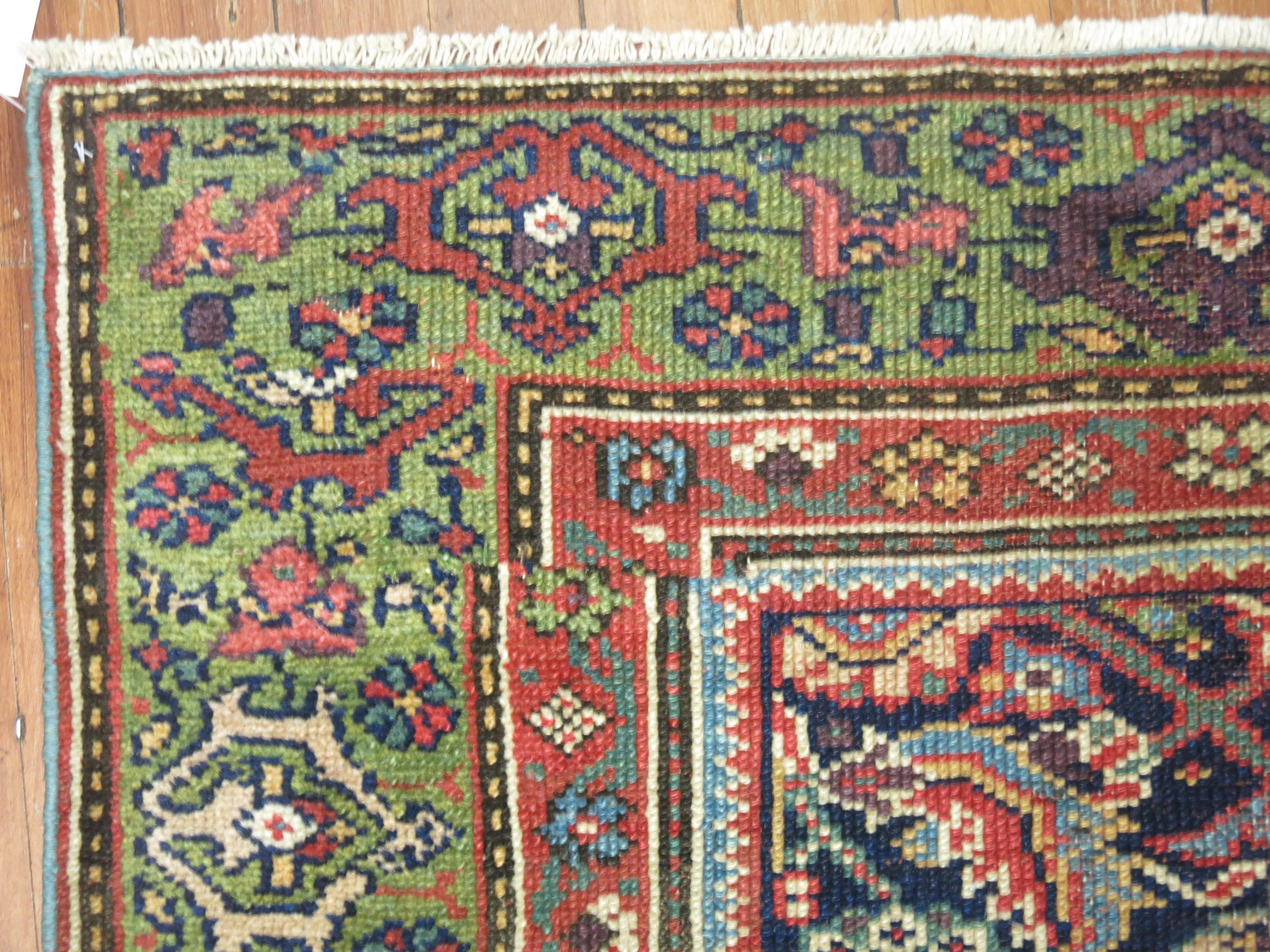 Long Persian Runner, traditioneller marinegrüner langer Läufer, 20. Jahrhundert (Adirondack) im Angebot