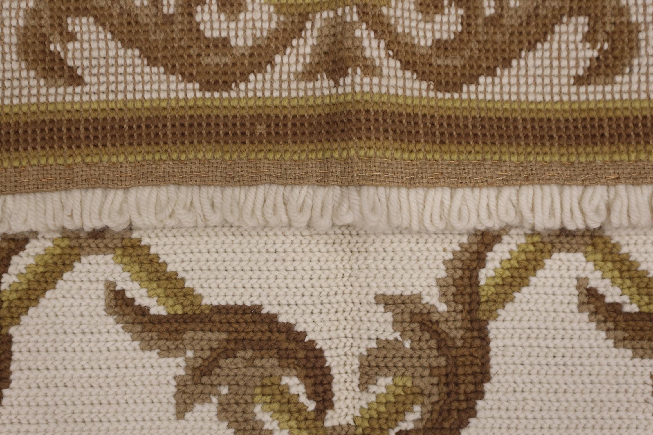 Tapis traditionnel à l'aiguille, tapis de zone en laine beige tissé à la main Excellent état - En vente à Hampshire, GB